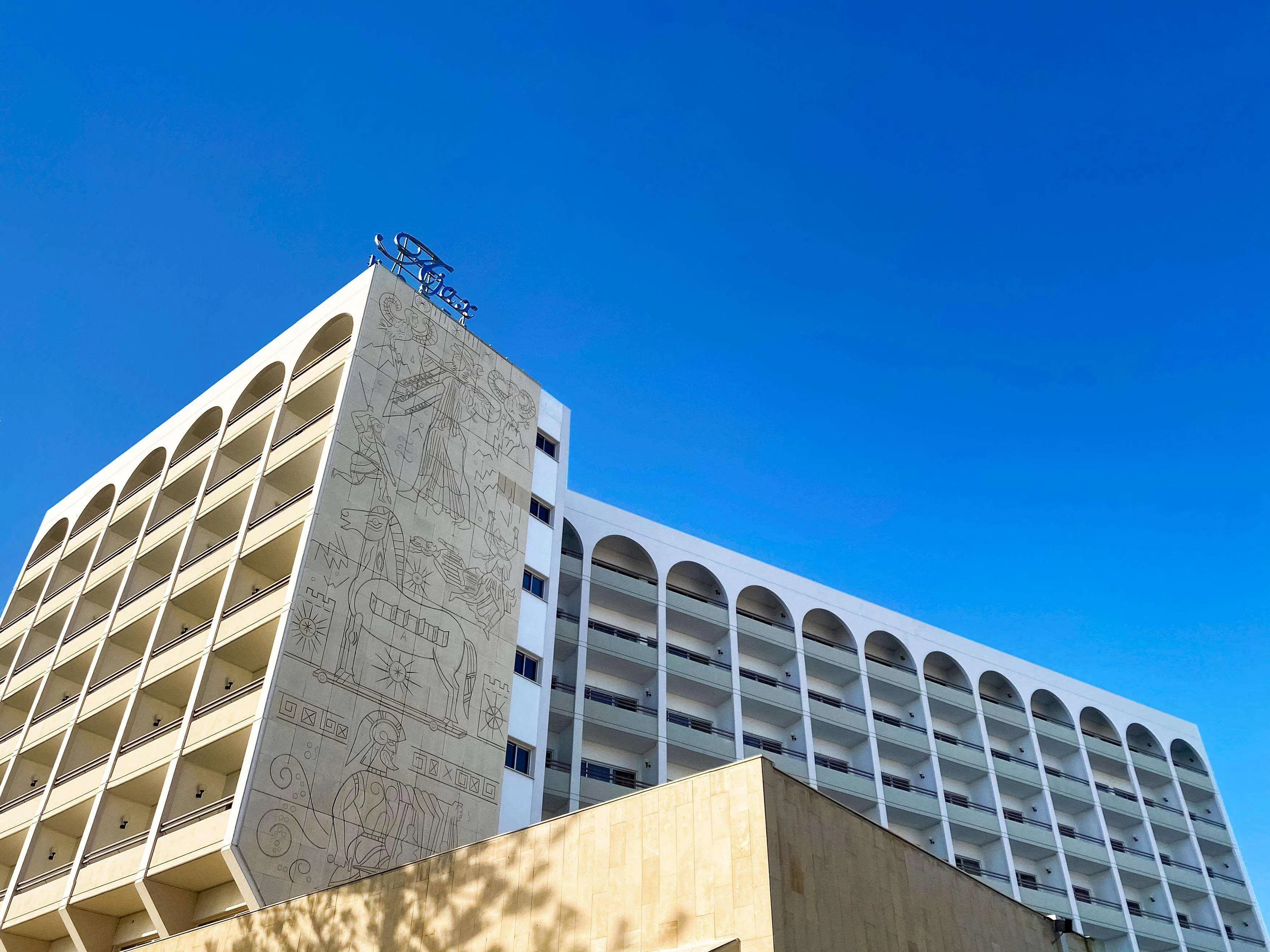Ajax Hotel - exterior
