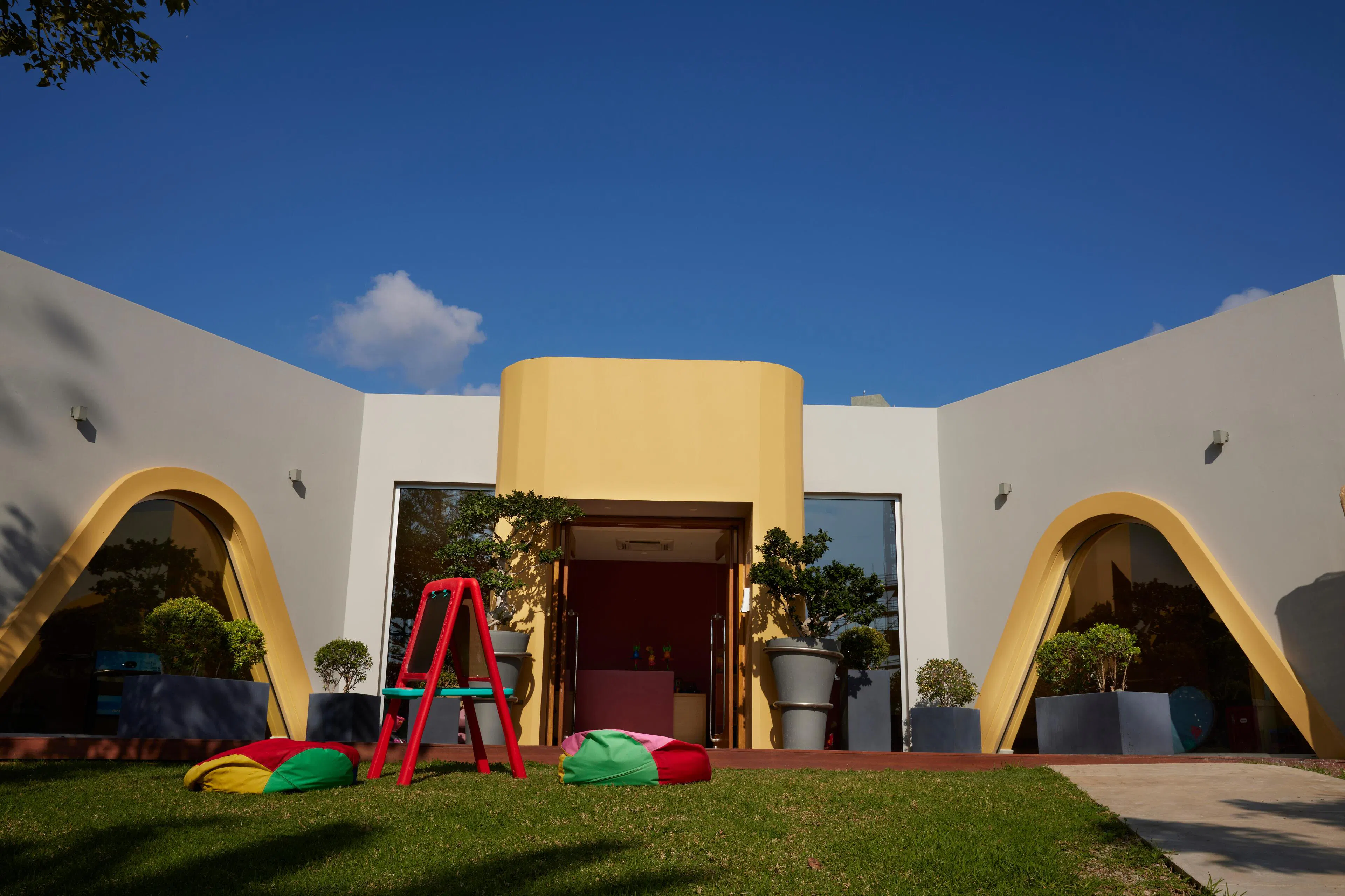 Hotel Mediterranean Beach - family