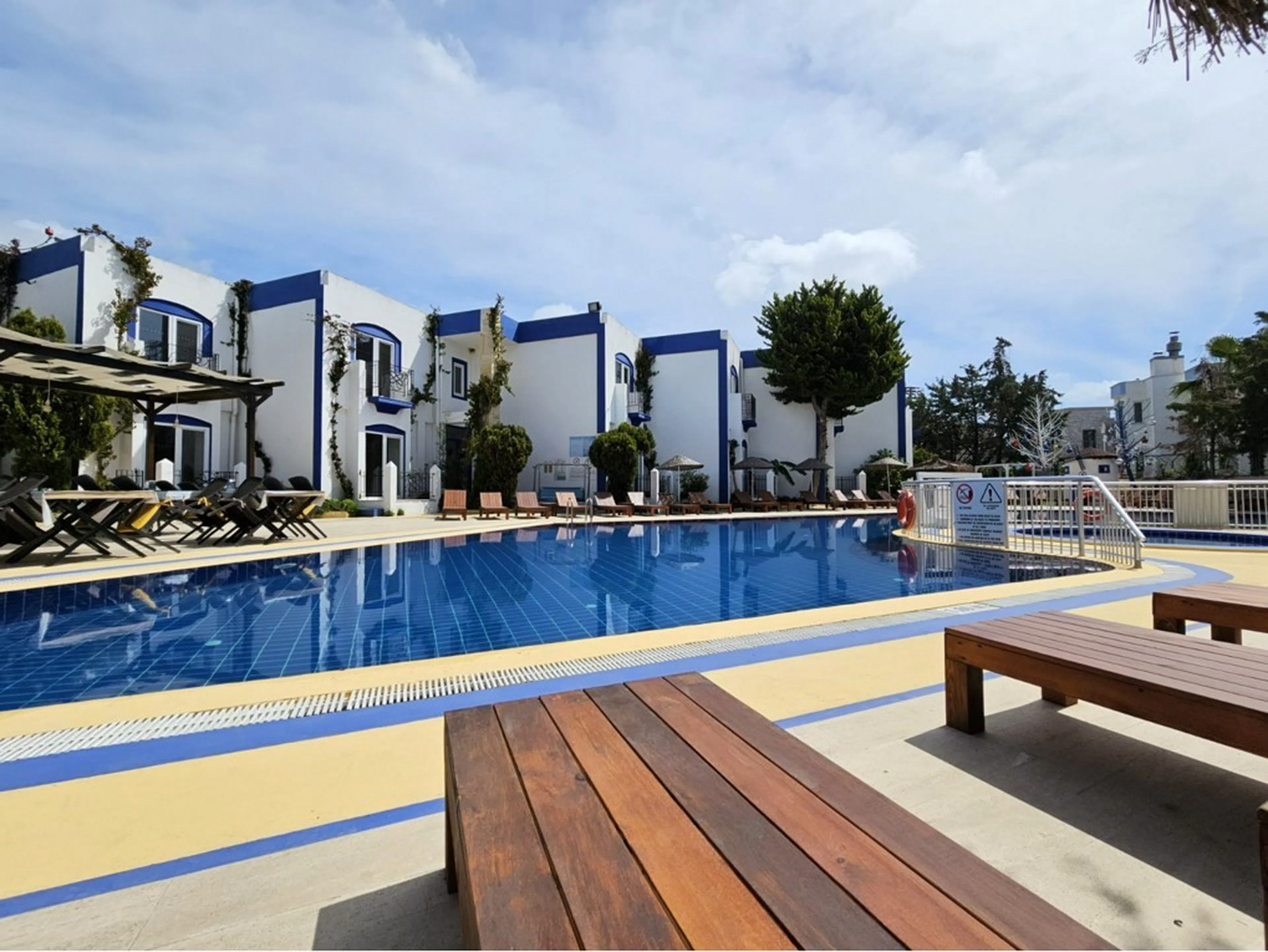 Serpina - pool