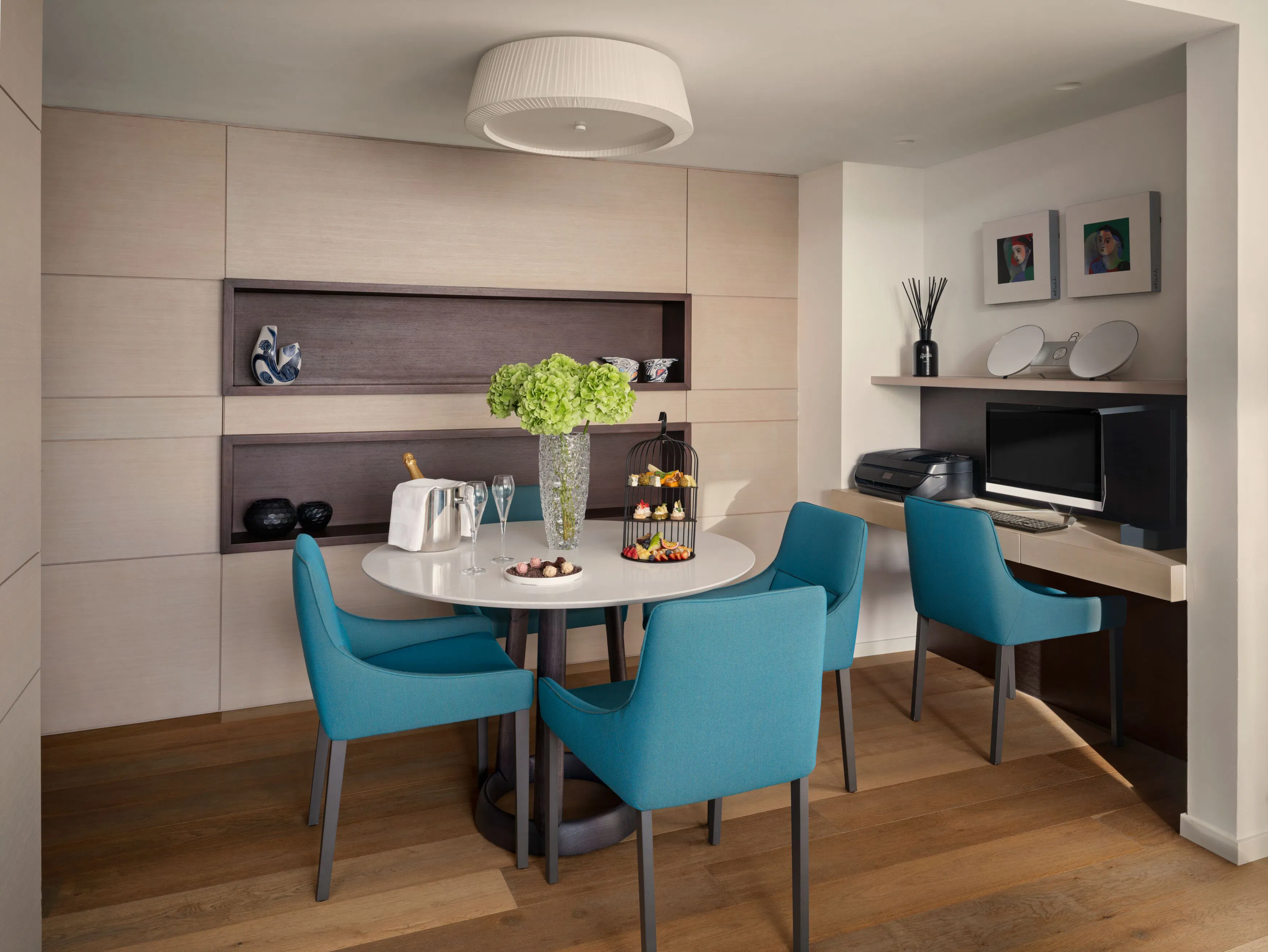 Hotel Mediterranean Beach - foodAndBeverage