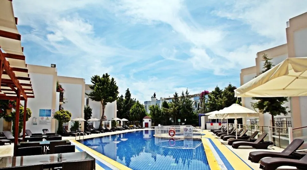 Serpina - pool