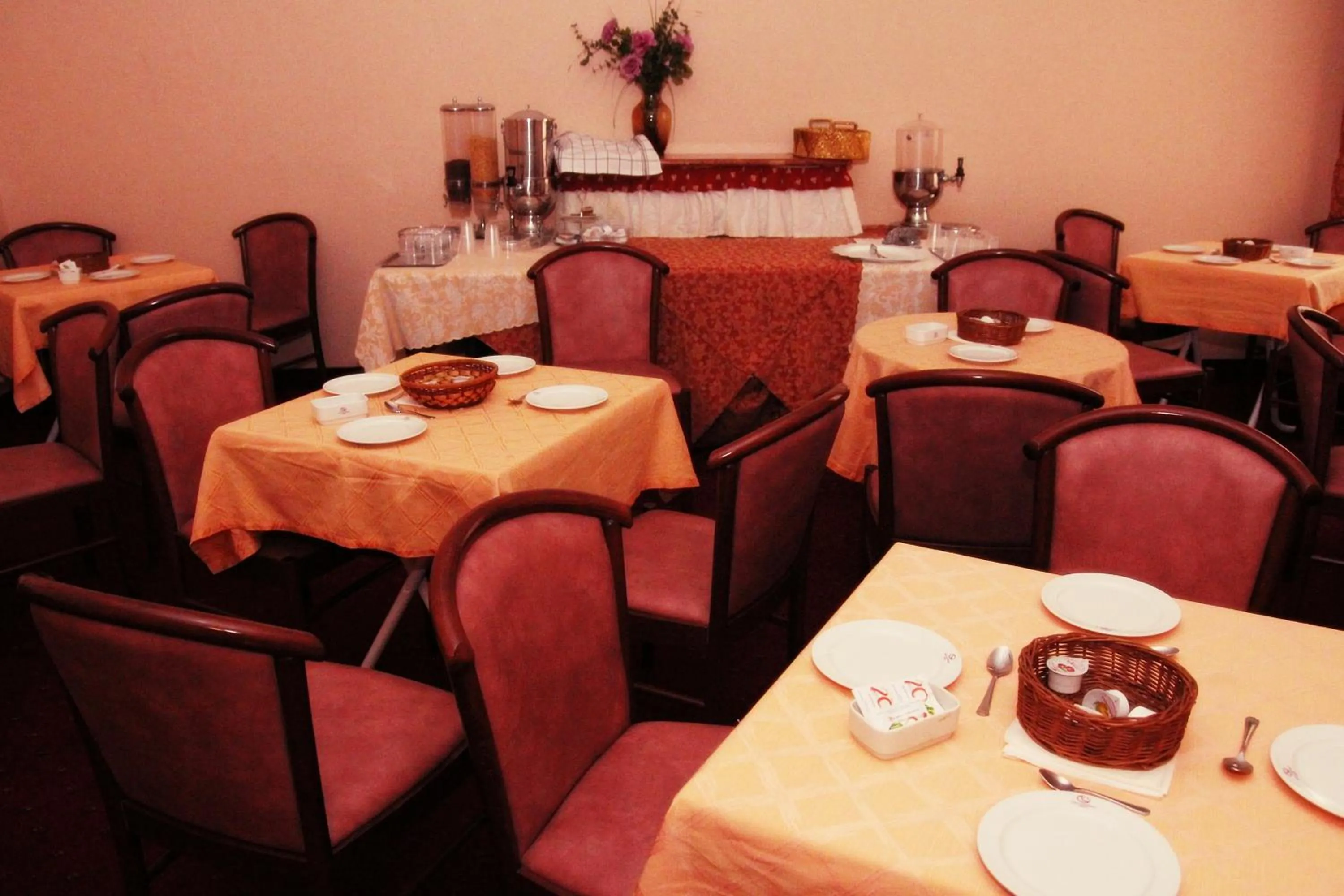 Luna Rossa - foodAndBeverage