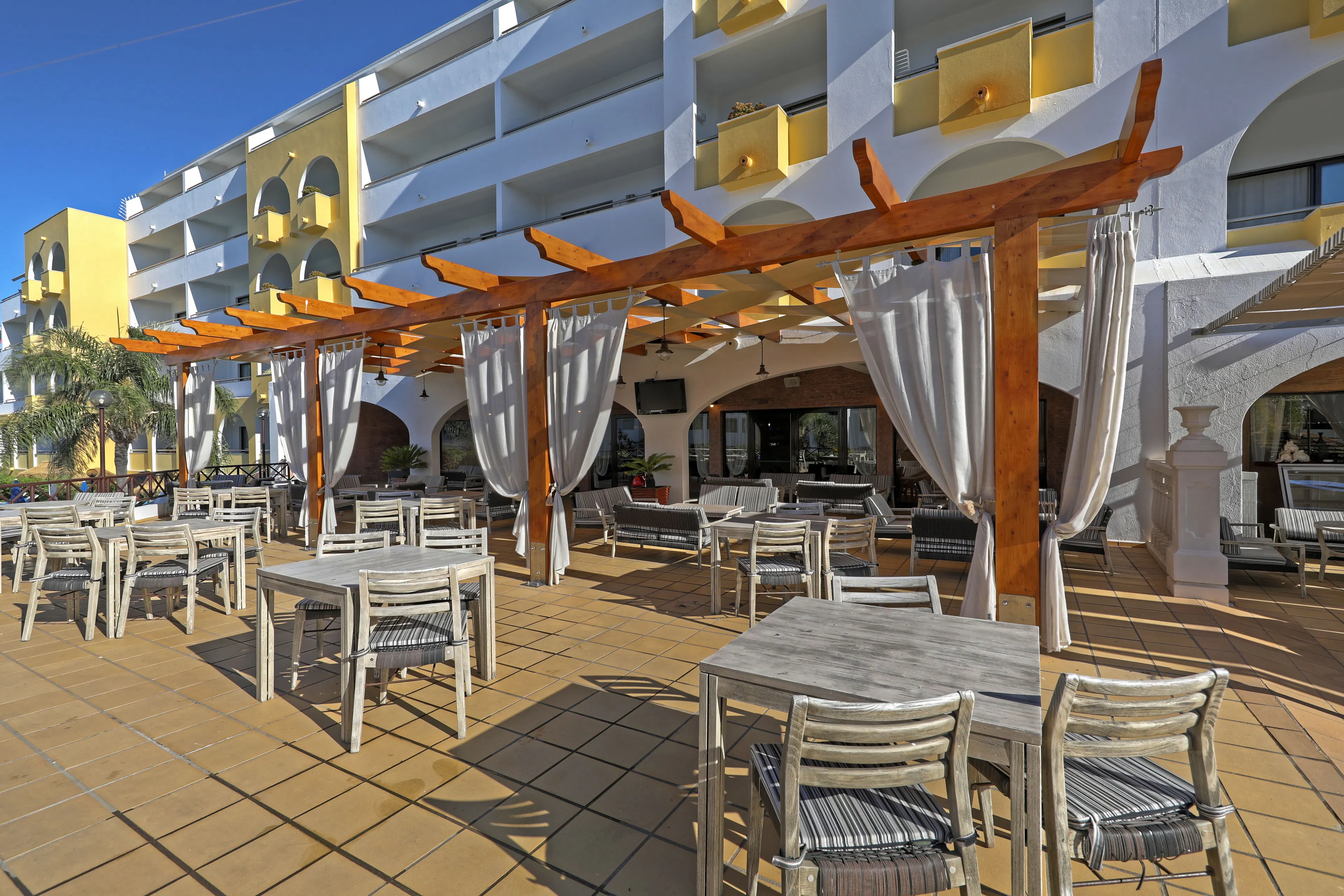 Paladim & Alagoa Mar Aparthotels - foodAndBeverage