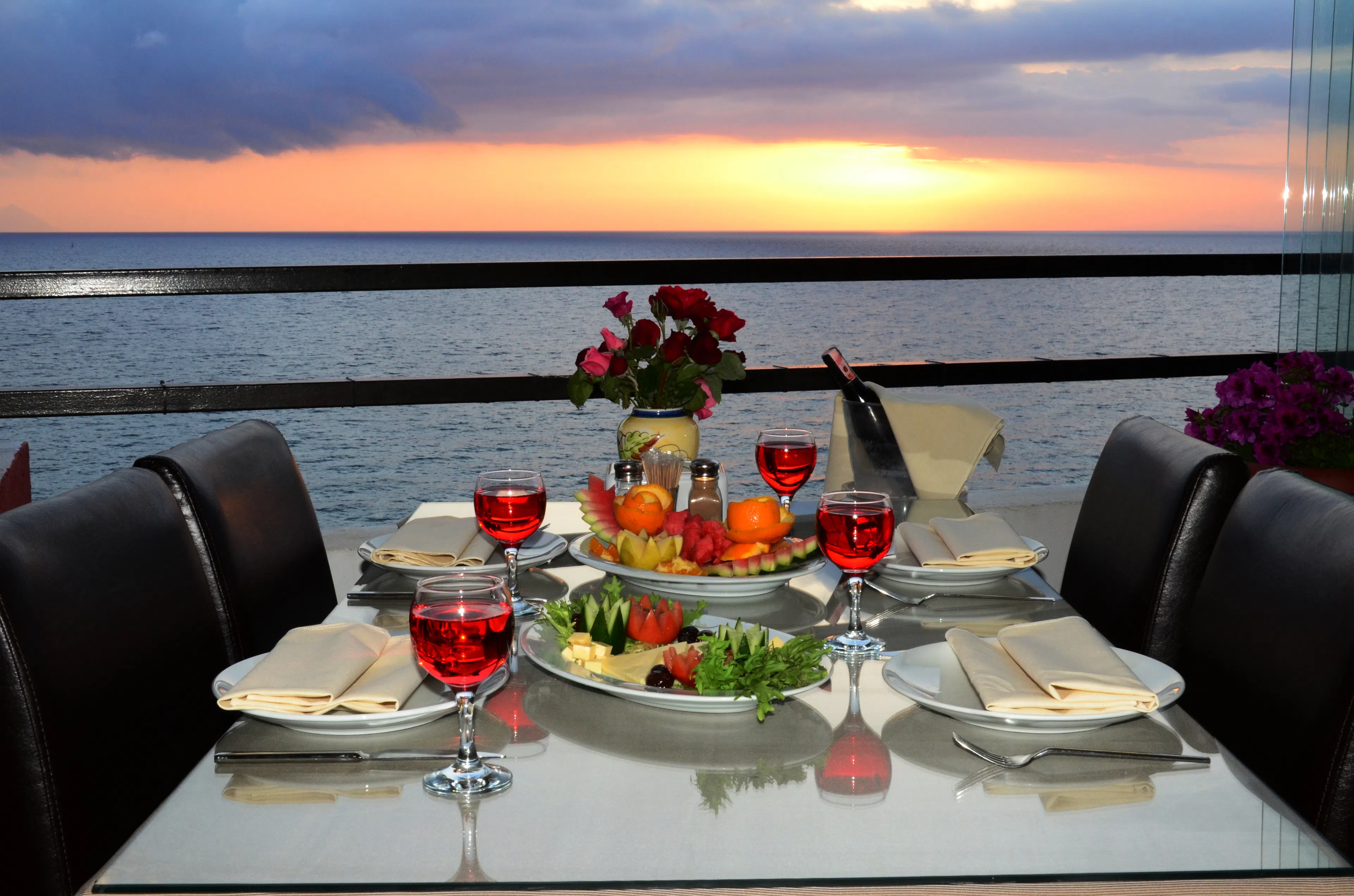 Sunday Beach Hotel - foodAndBeverage