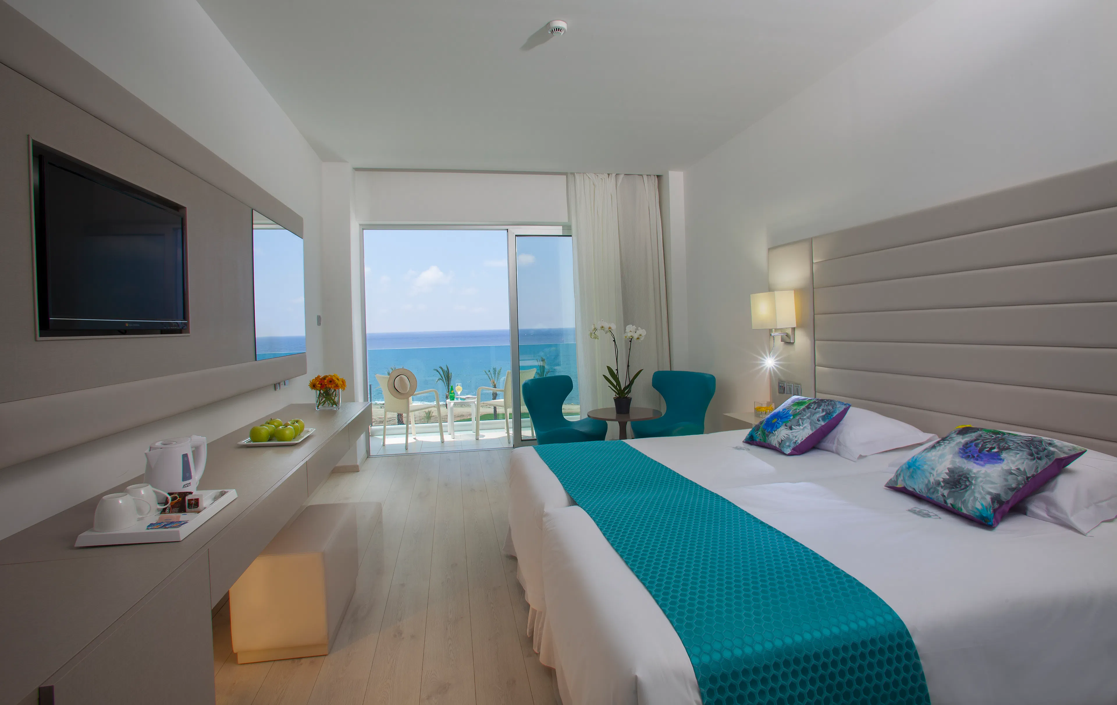Superior Room (LateralSeaView, Balcony)