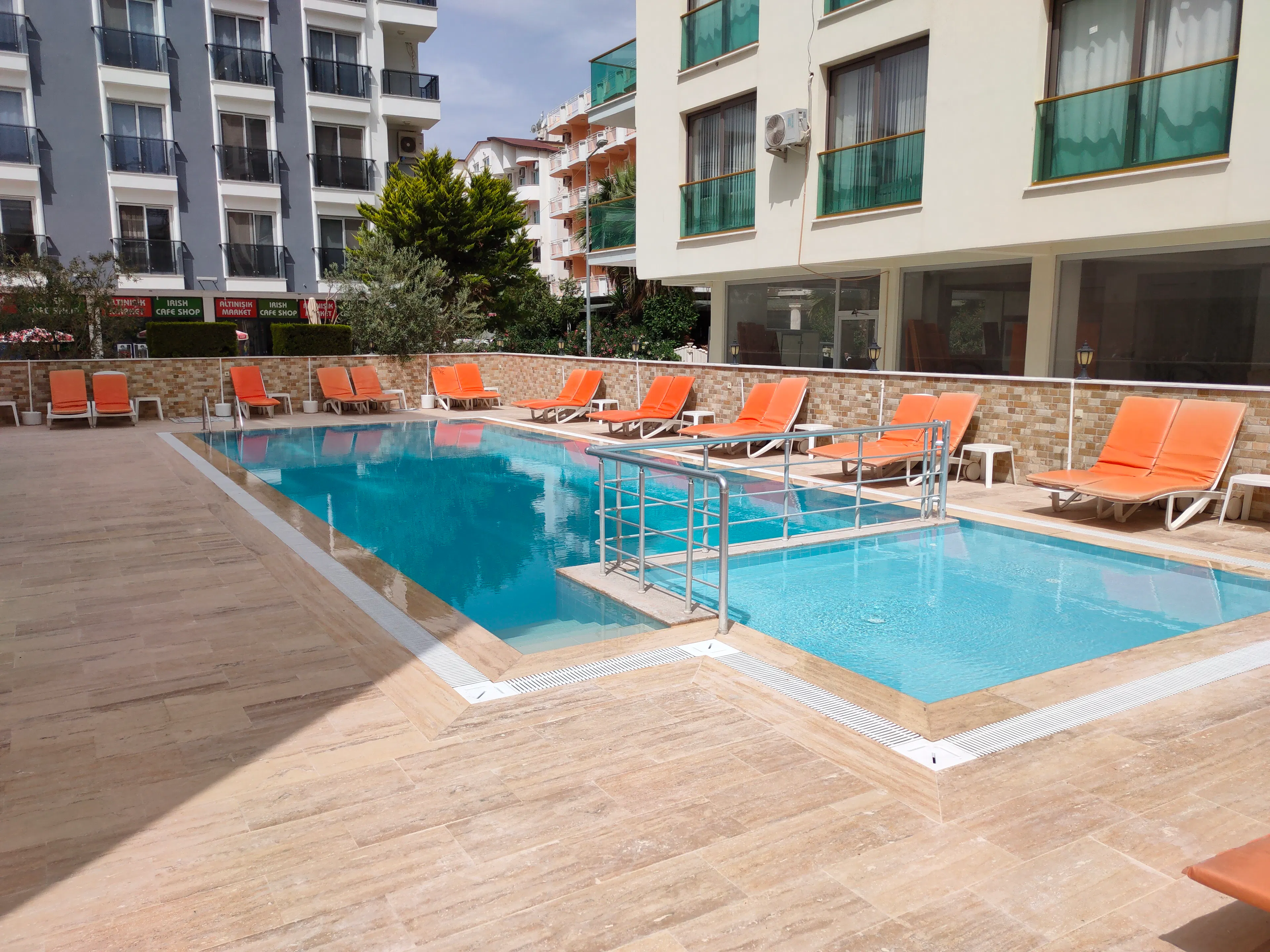 Altinersan - pool
