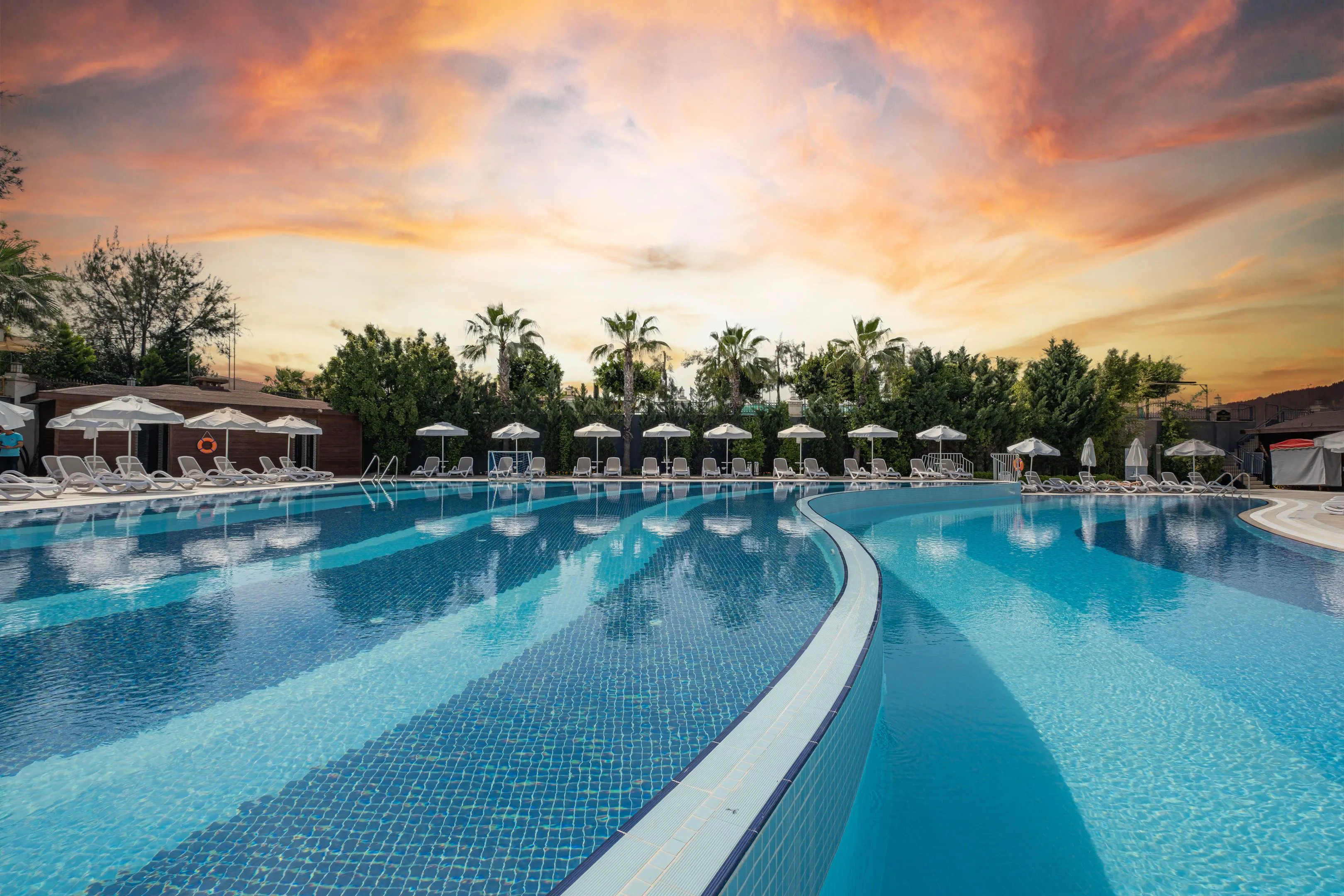 Well Palace Side - pool
