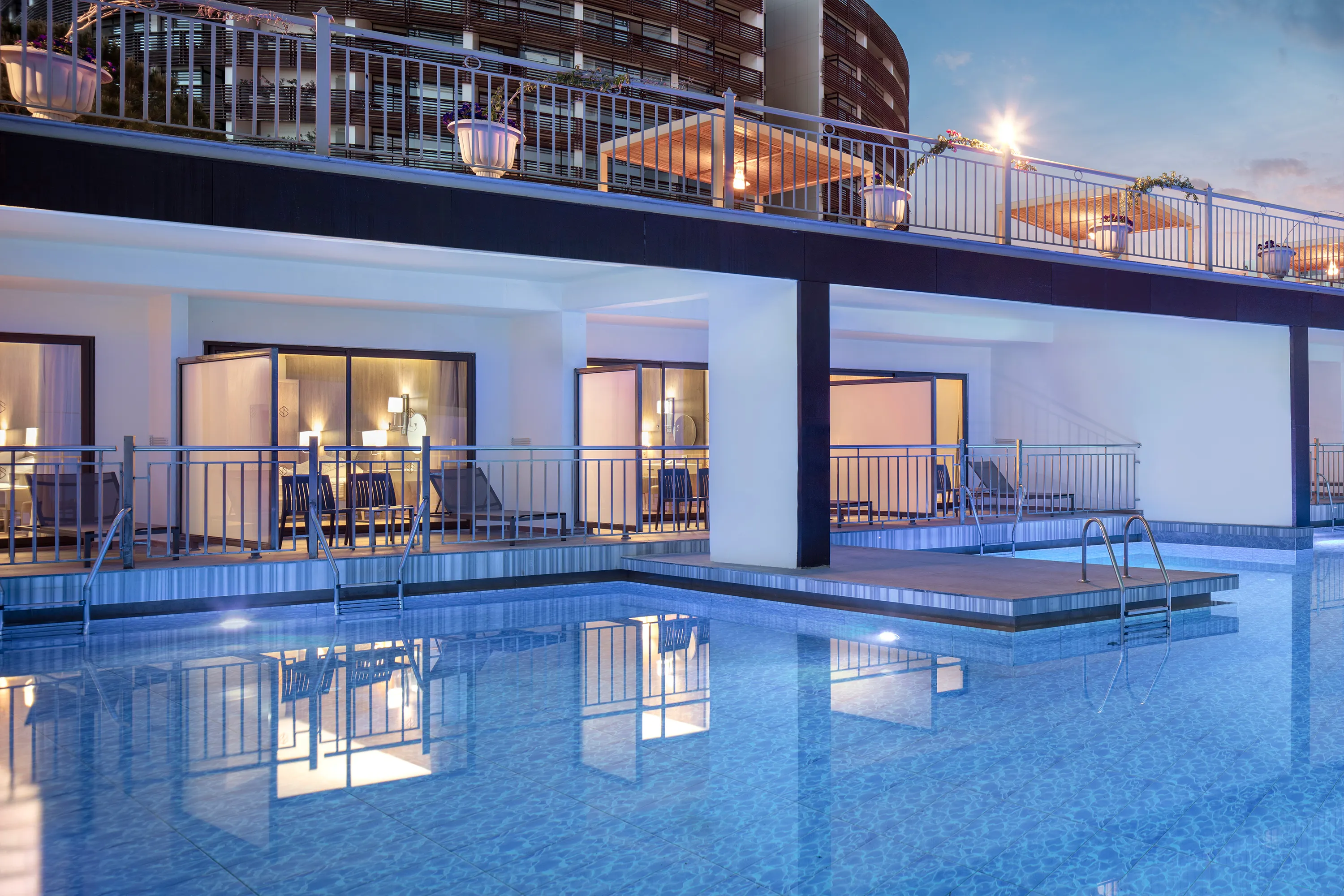 Nirvana Cosmopolitan - pool