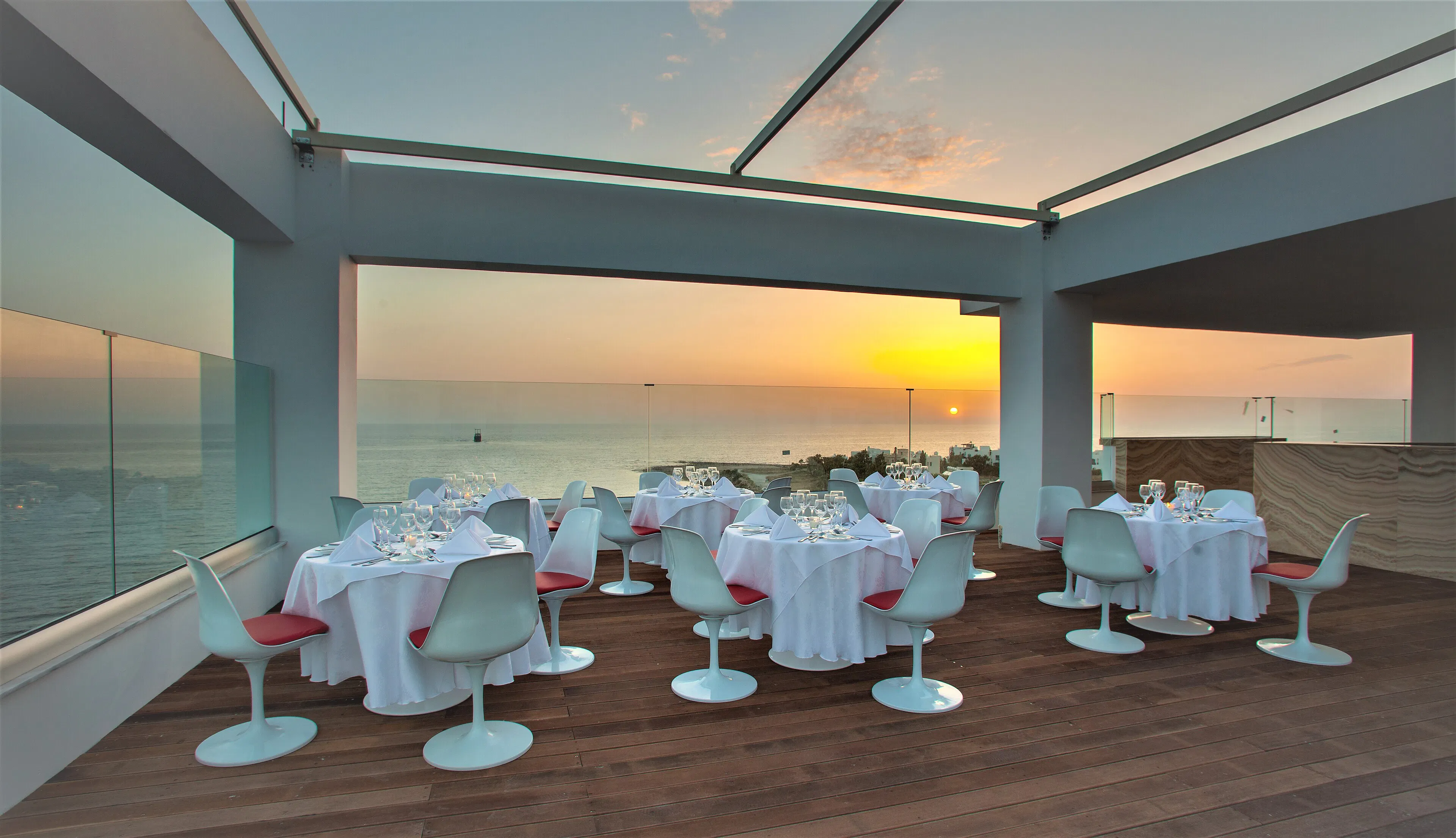King Evelthon Beach Hotel and Resort - foodAndBeverage