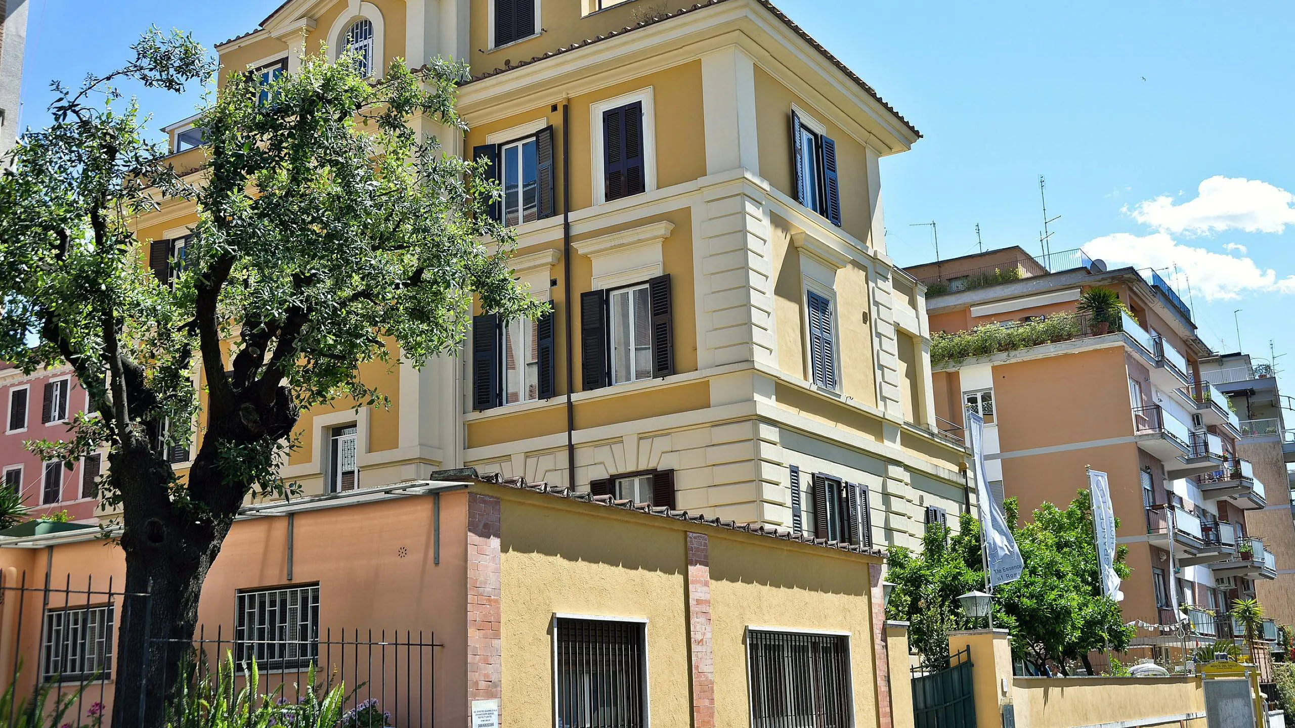 Fragrance St. Peter - exterior