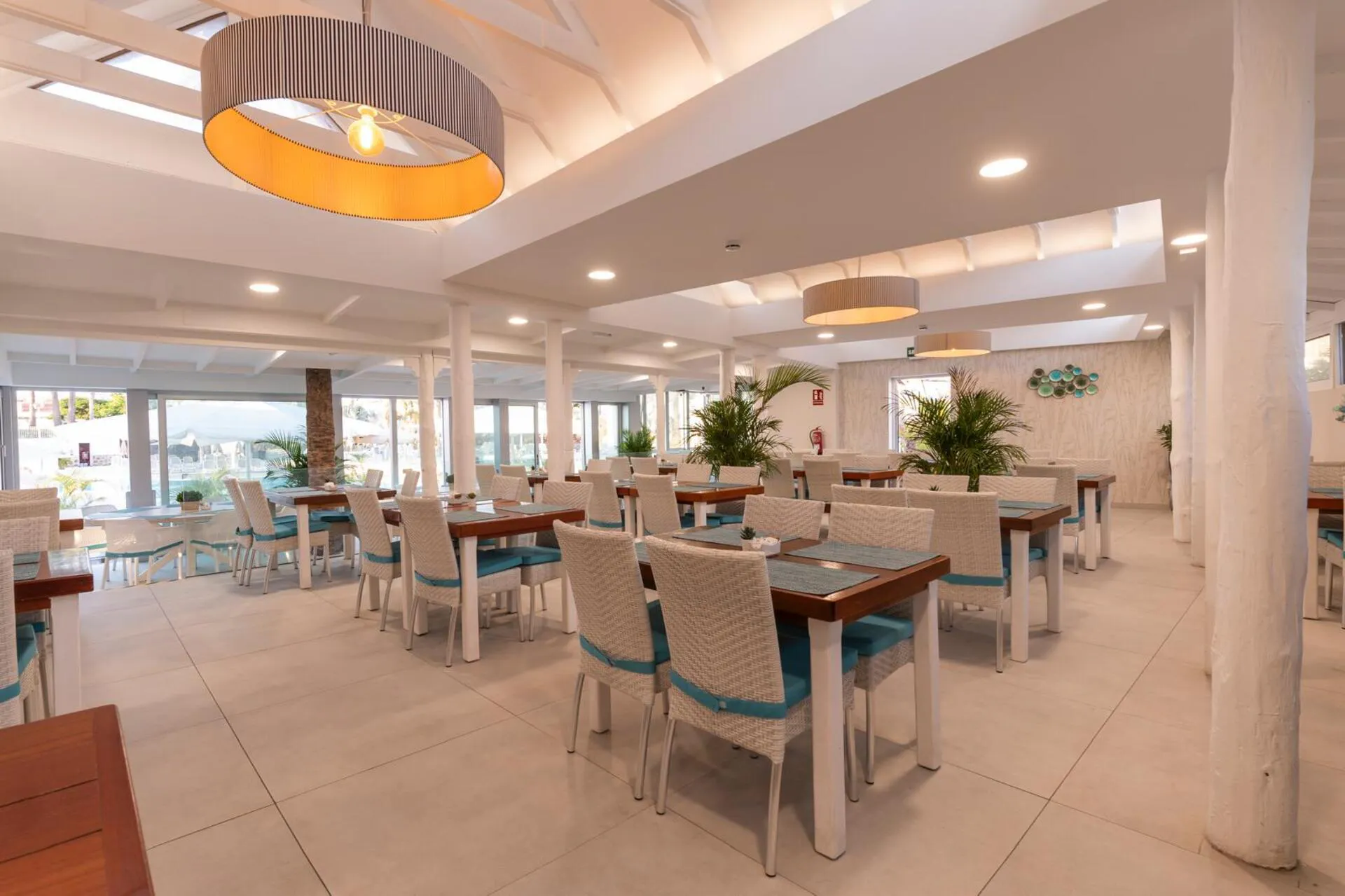 Hotel LIVVO Dunagolf Suites - foodAndBeverage