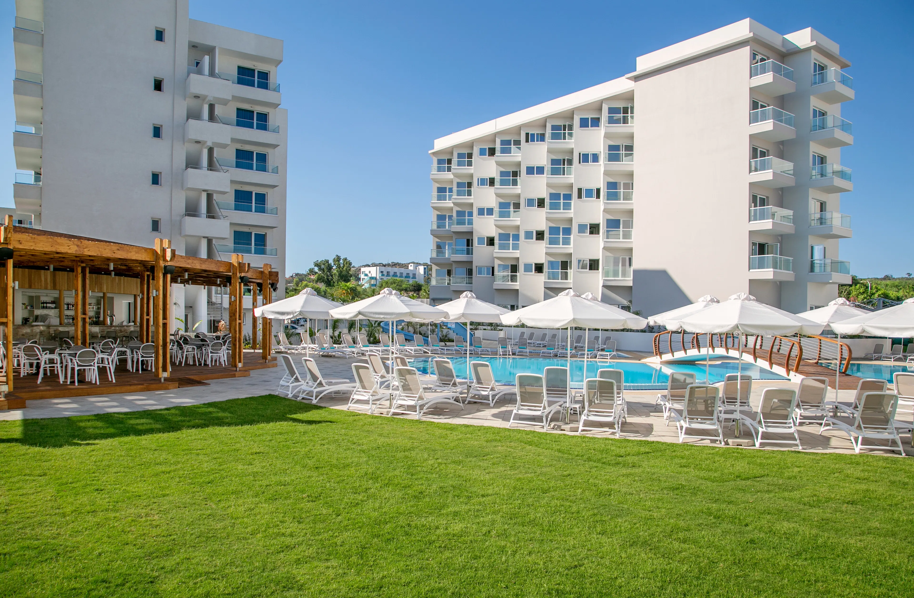 Vangelis Hotel & Suites - exterior