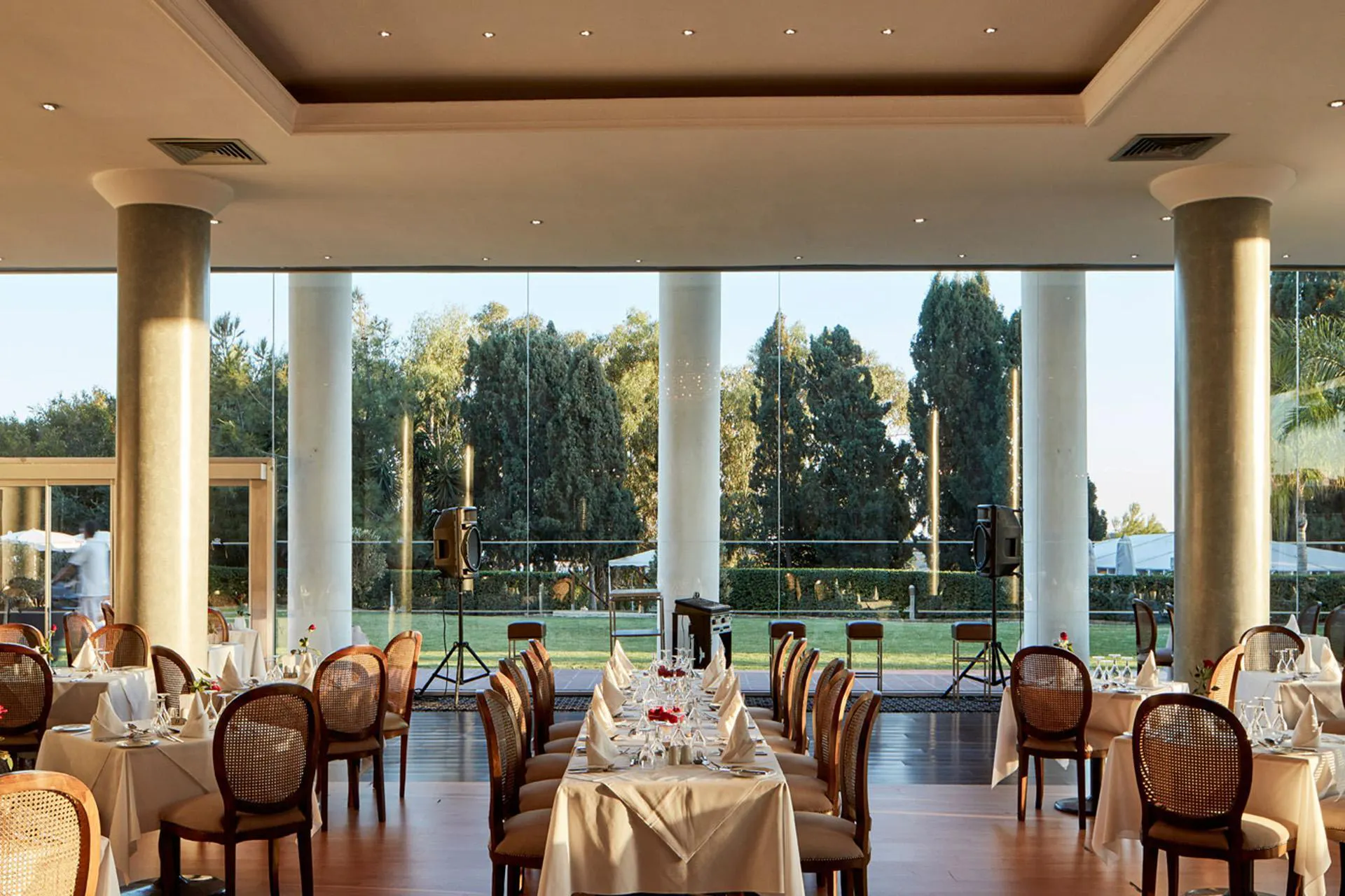 Grecian Park Hotel - foodAndBeverage