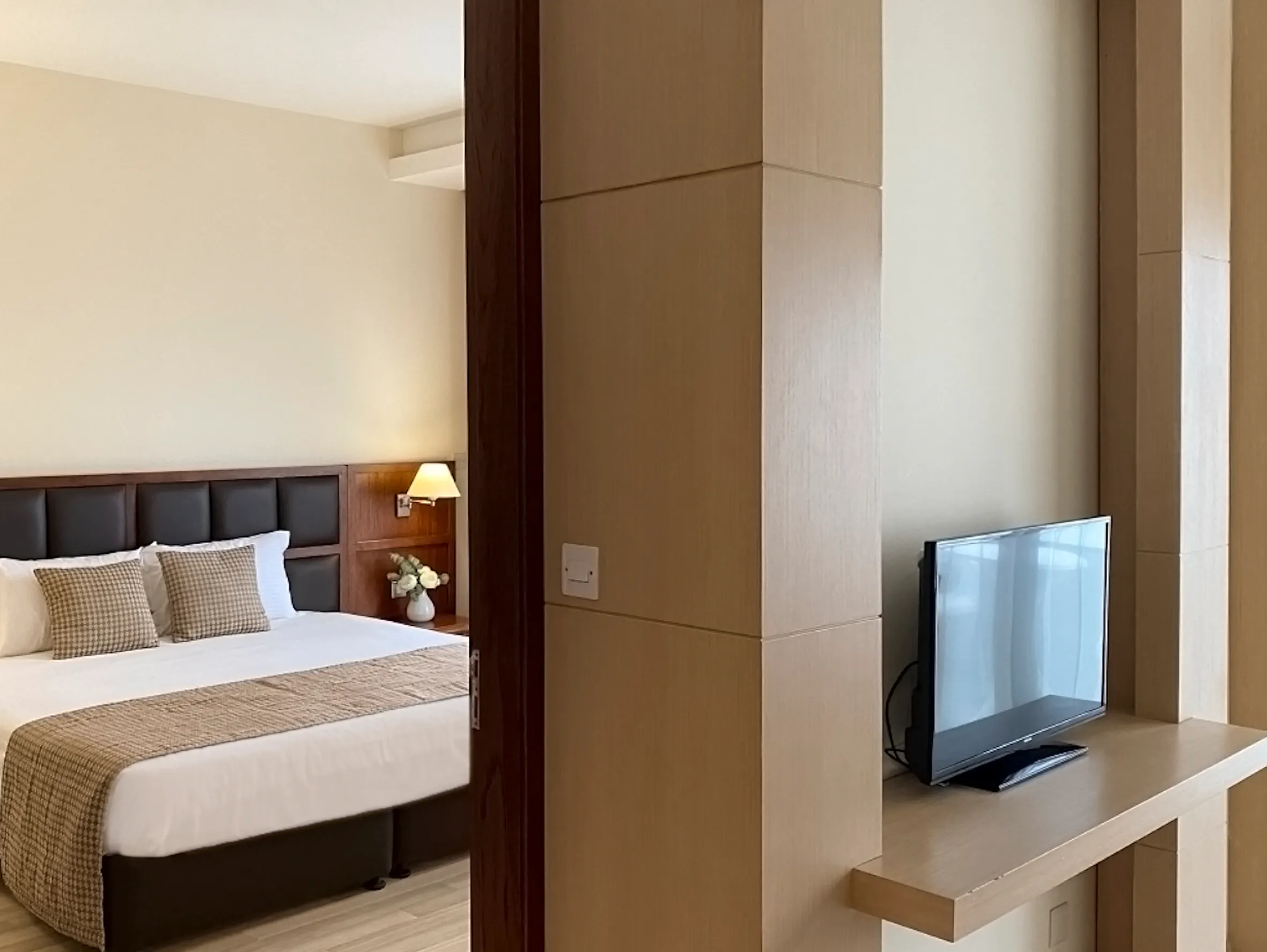 Ajax Hotel - rooms