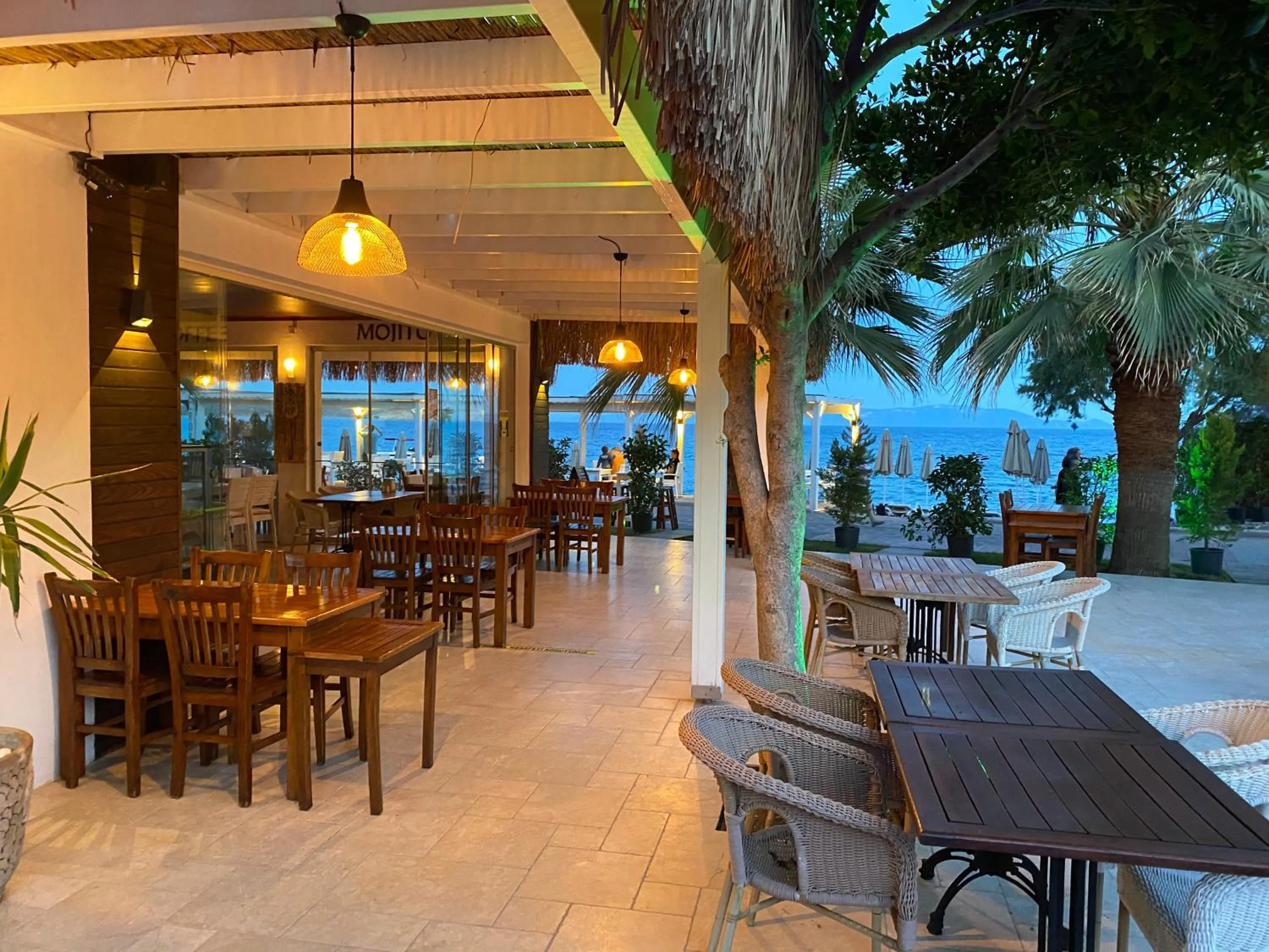 Zest Exclusive Hotel & Spa - foodAndBeverage
