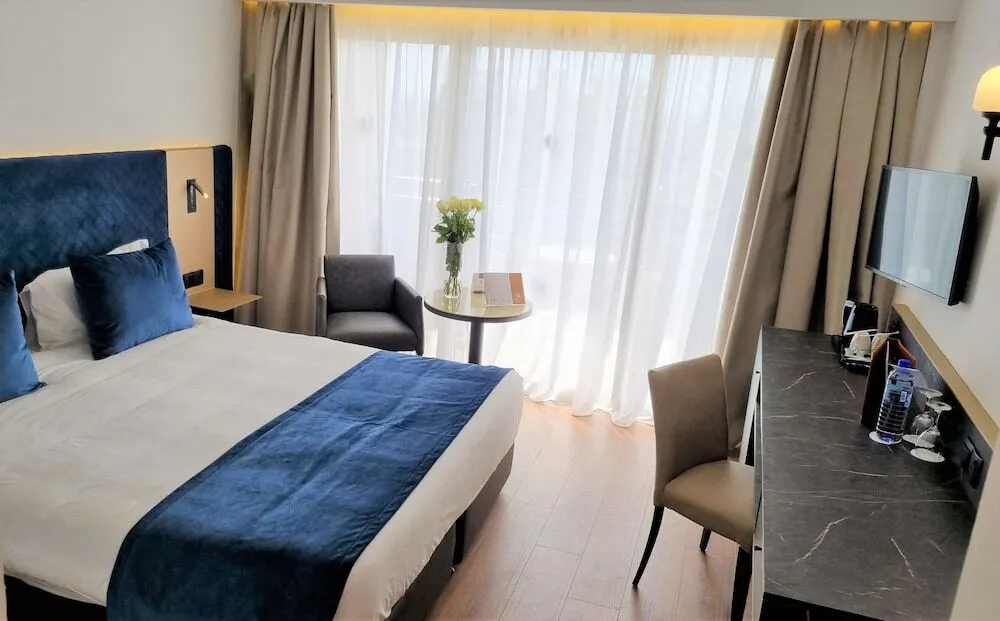Ajax Hotel - rooms