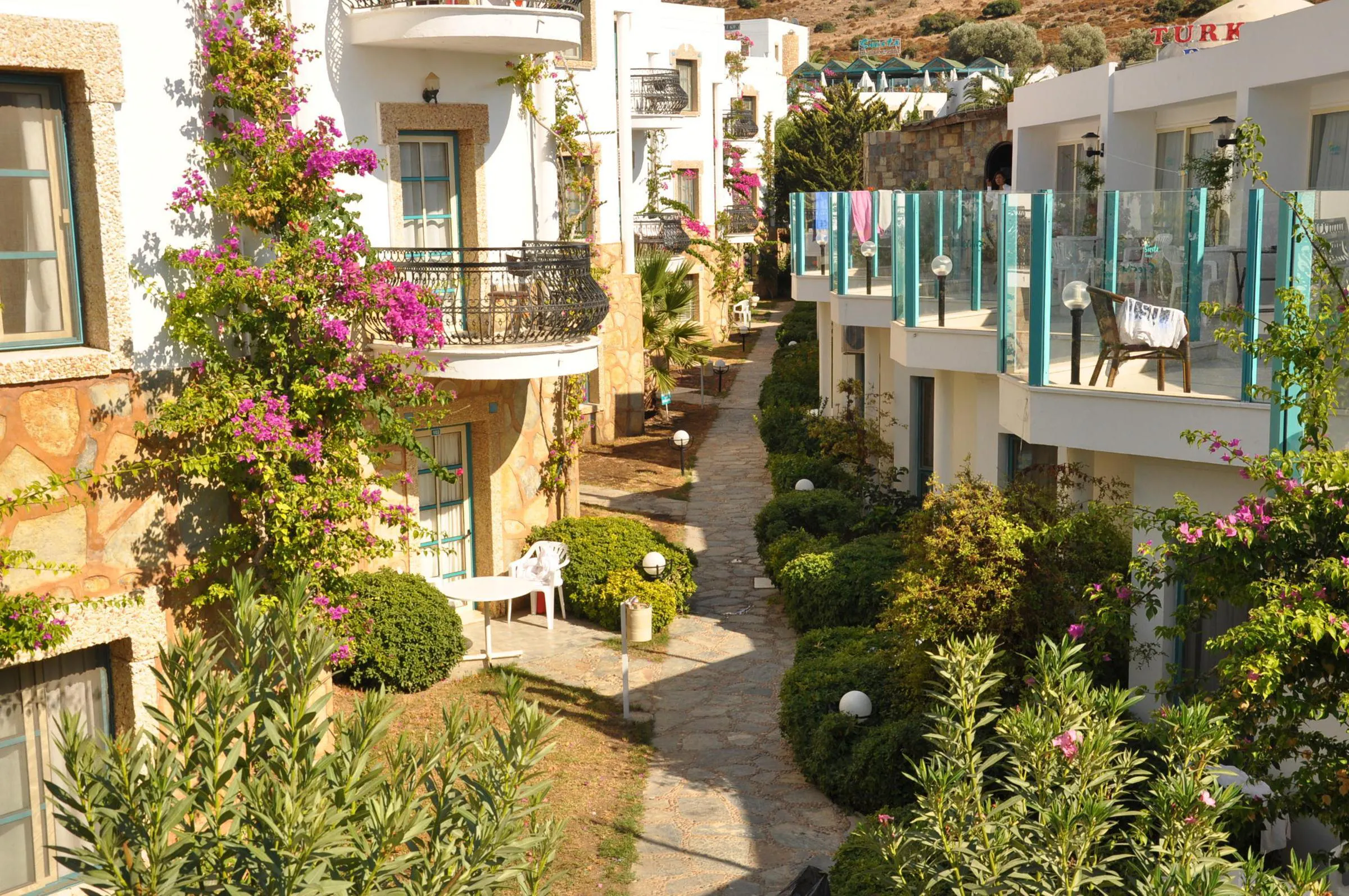 Siesta Beach Apartments - exterior