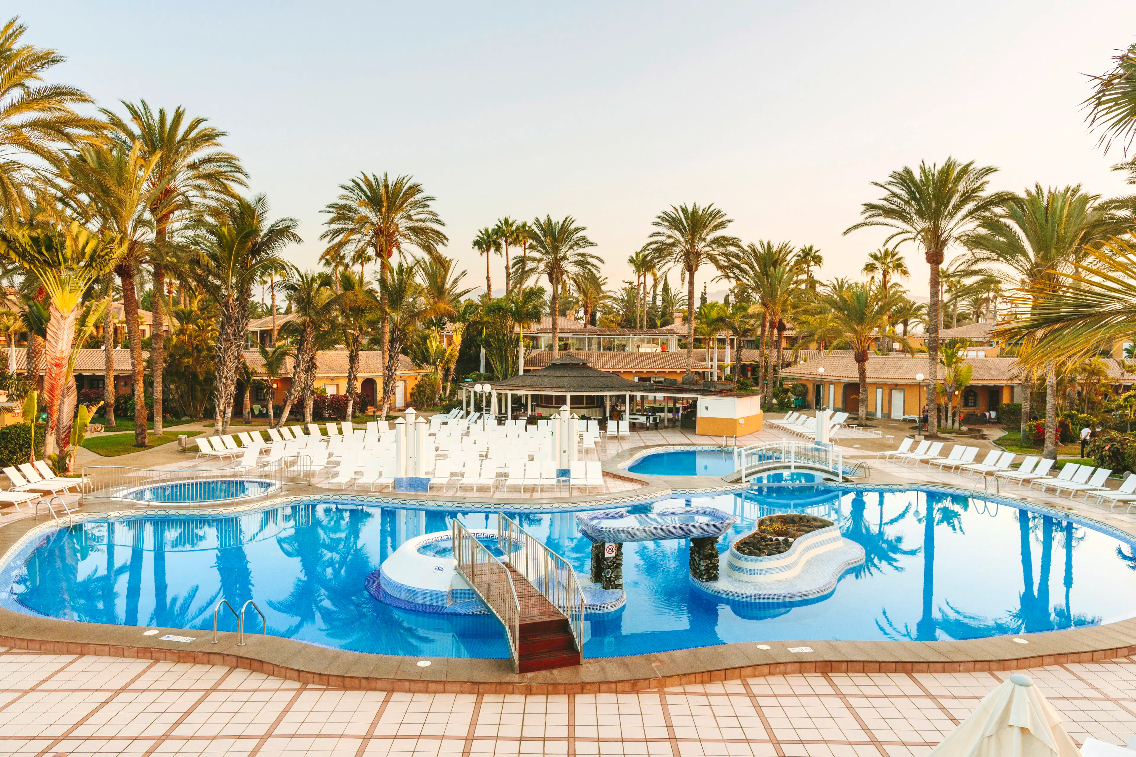 Suites & Villas by Dunas - pool