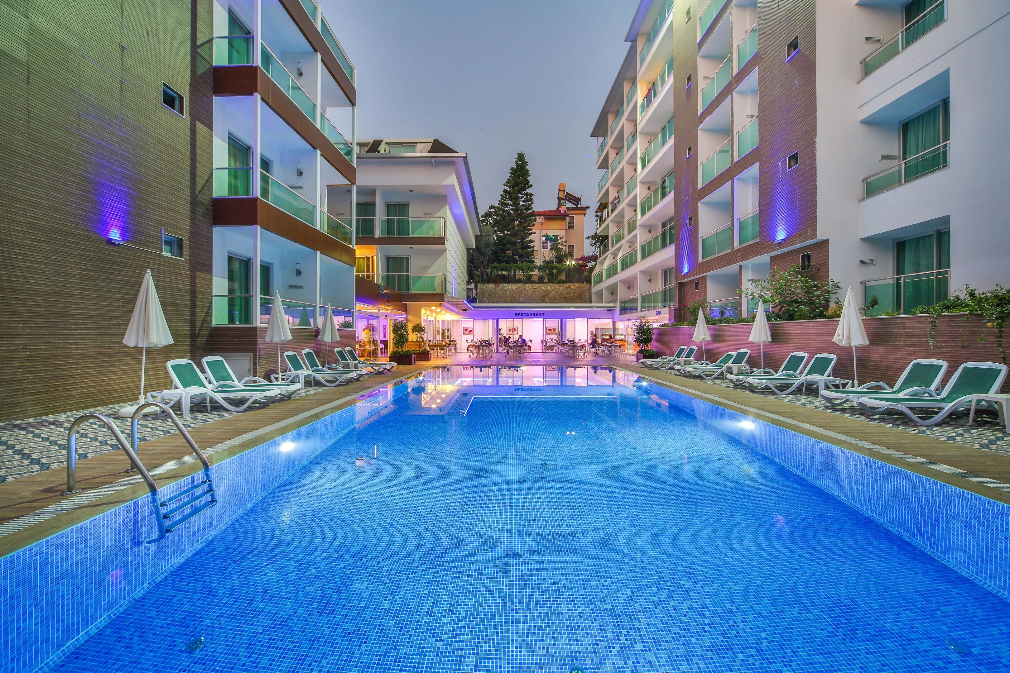Kleopatra Atlas - pool