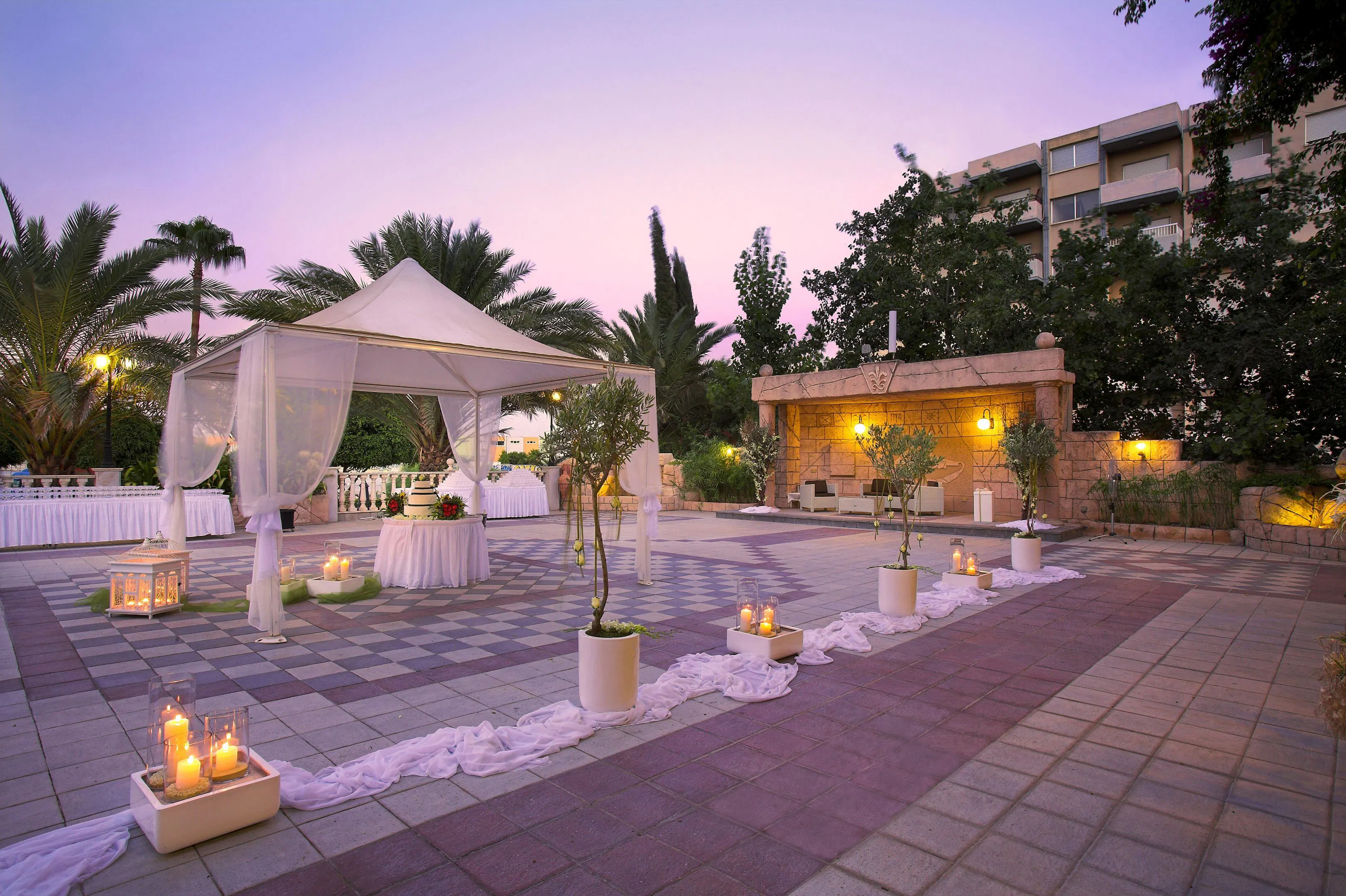 Ajax Hotel - exterior