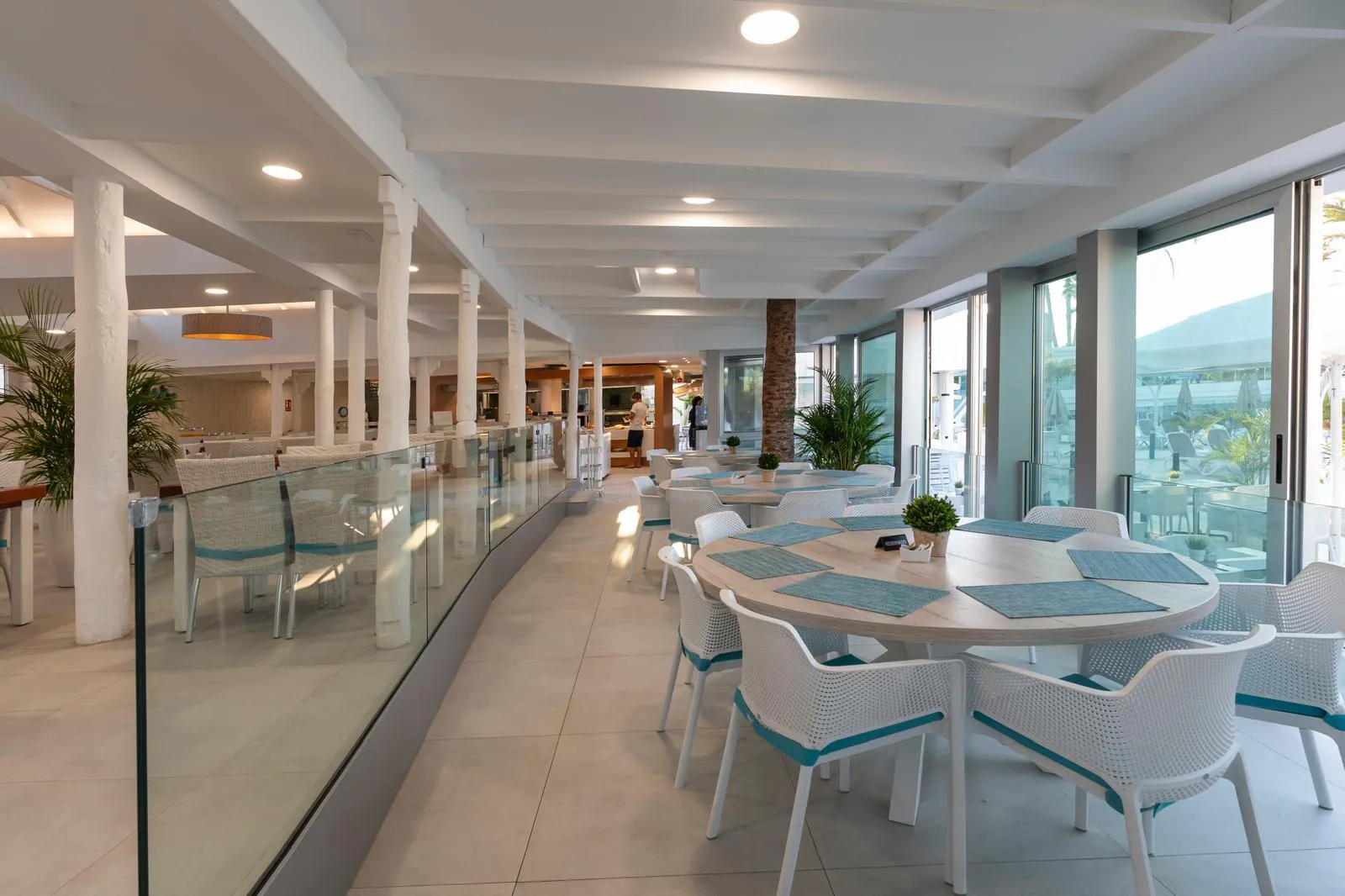 Hotel LIVVO Dunagolf Suites - foodAndBeverage