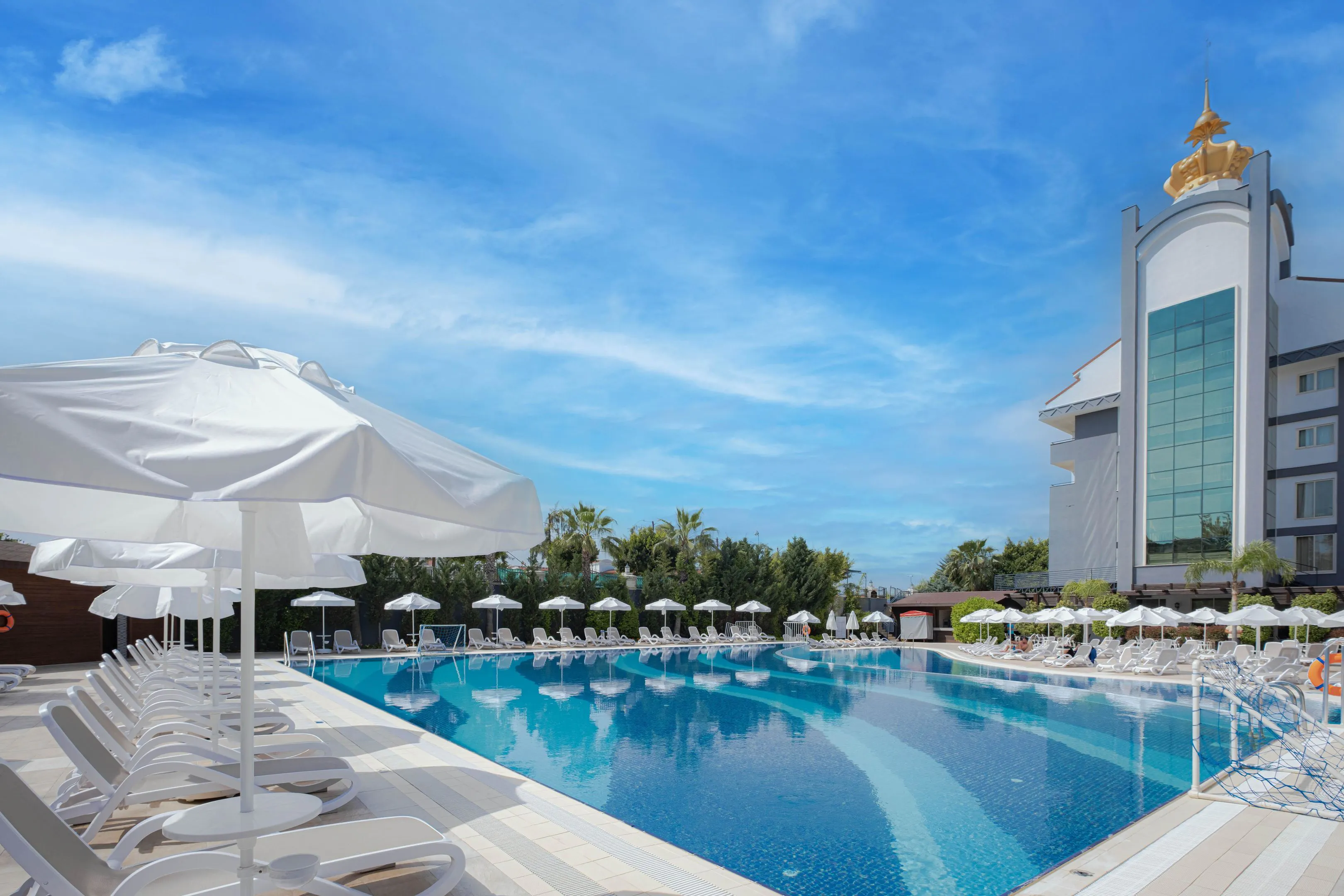 Well Palace Side - pool