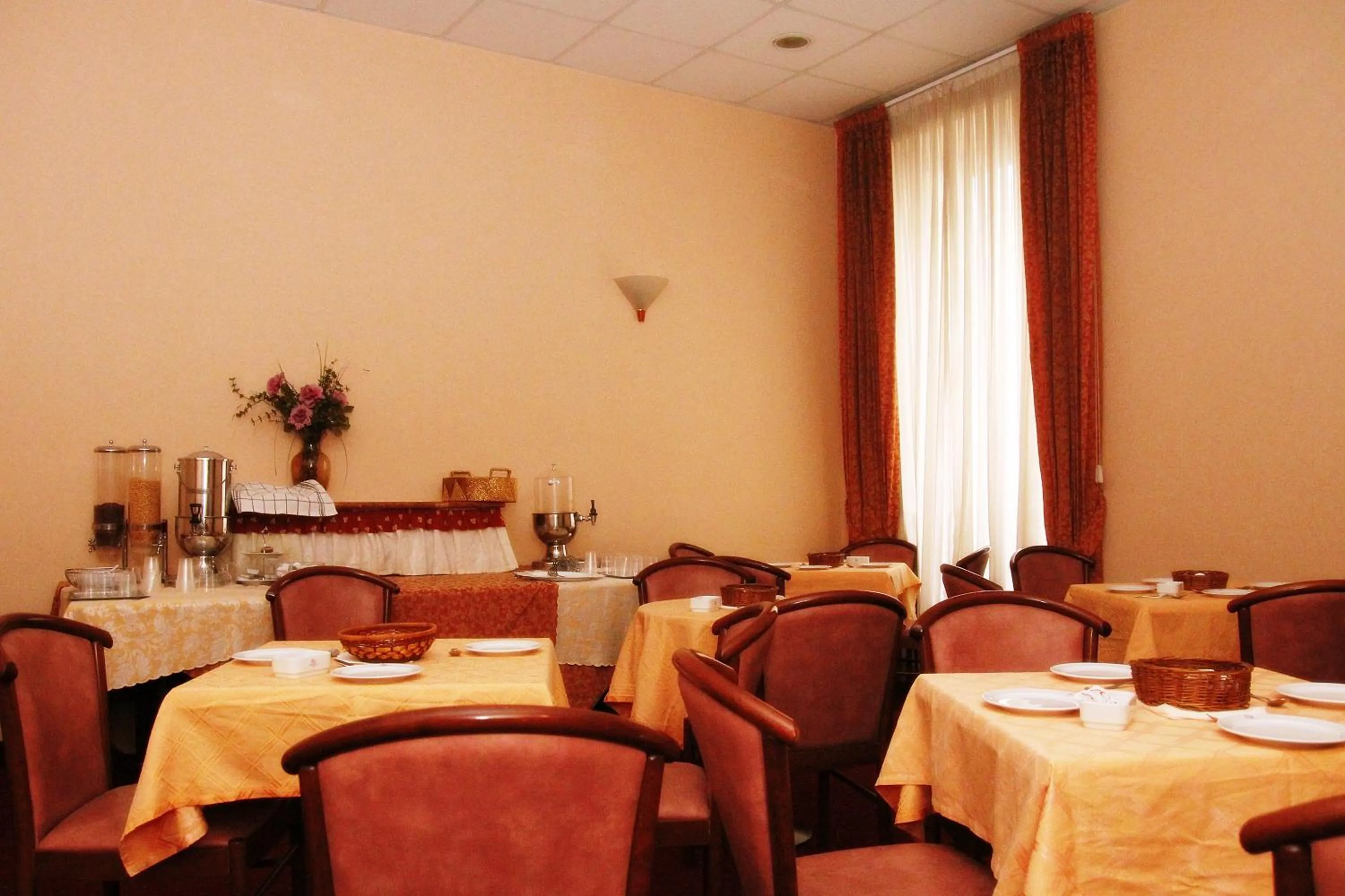 Luna Rossa - foodAndBeverage