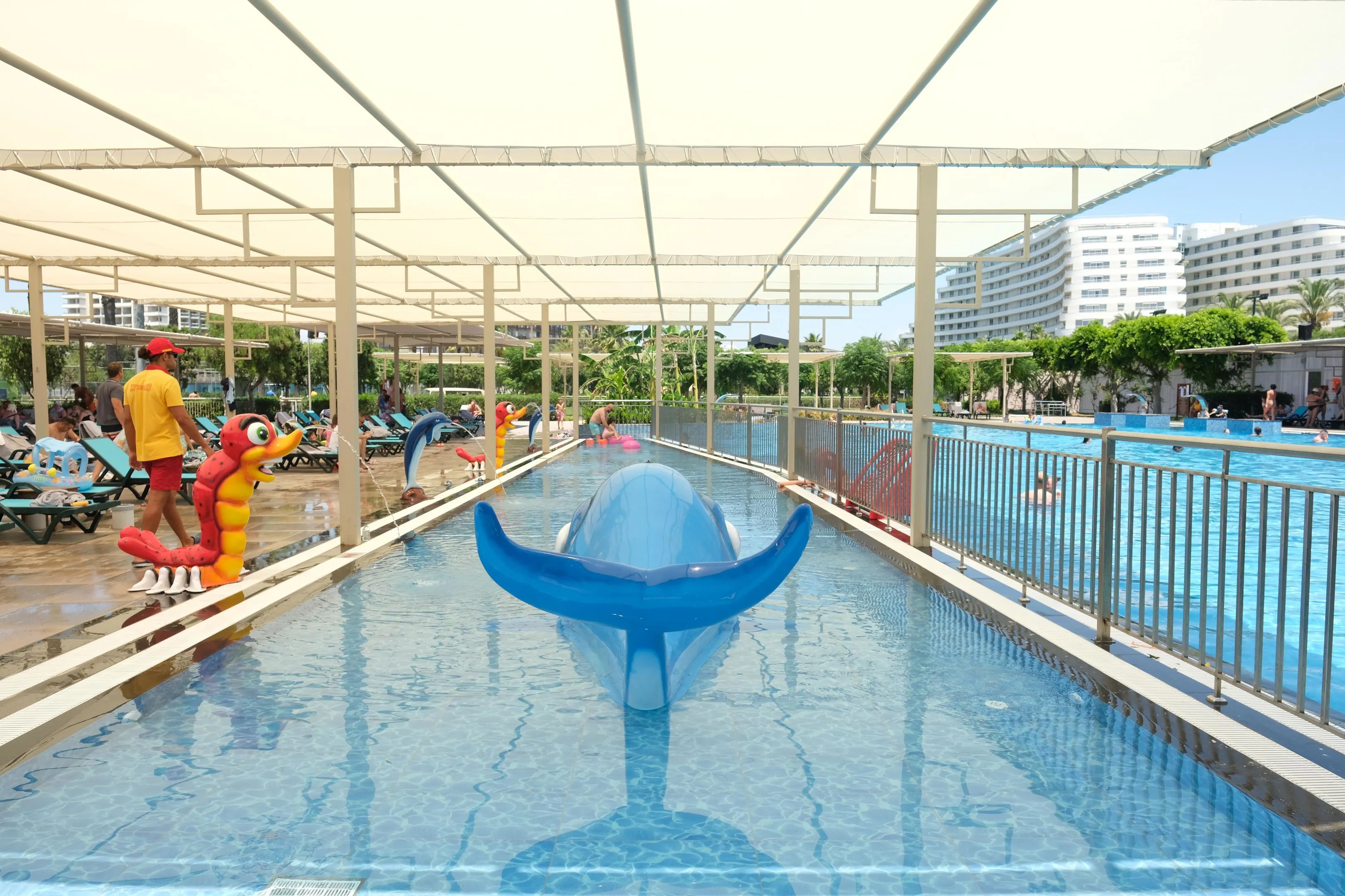 Nirvana Cosmopolitan - pool