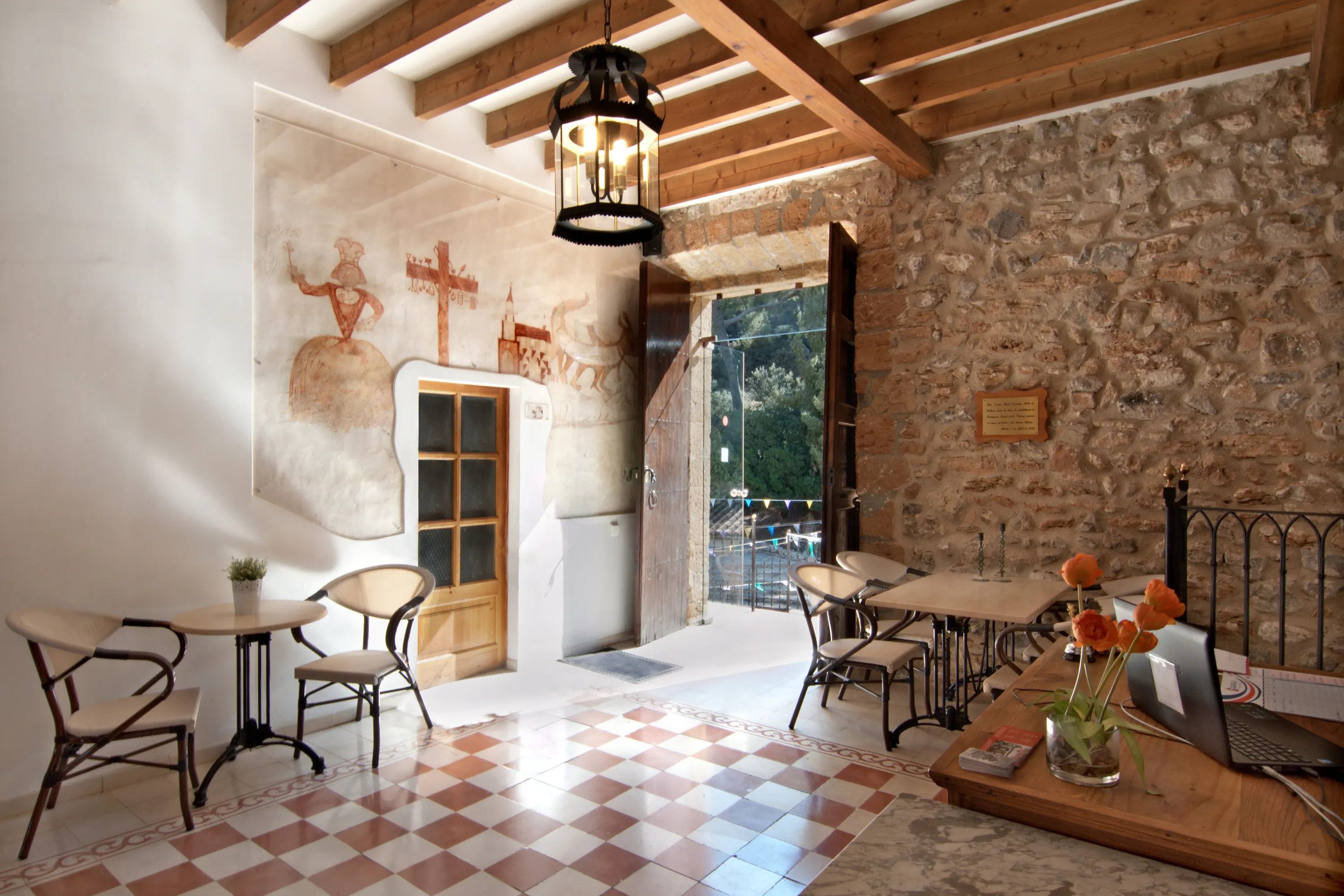 La Victoria Petit Hotel - foodAndBeverage