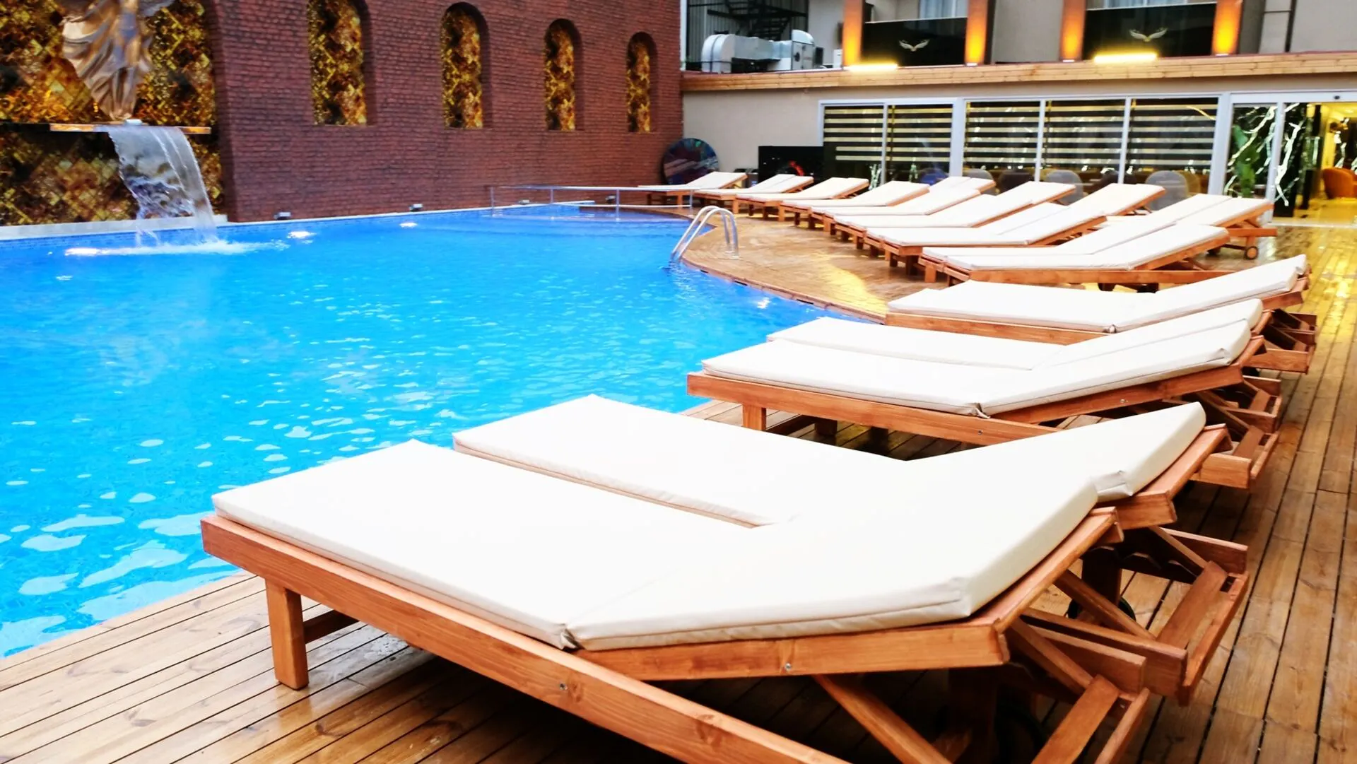 Duqqan Deluxe Hotel - pool