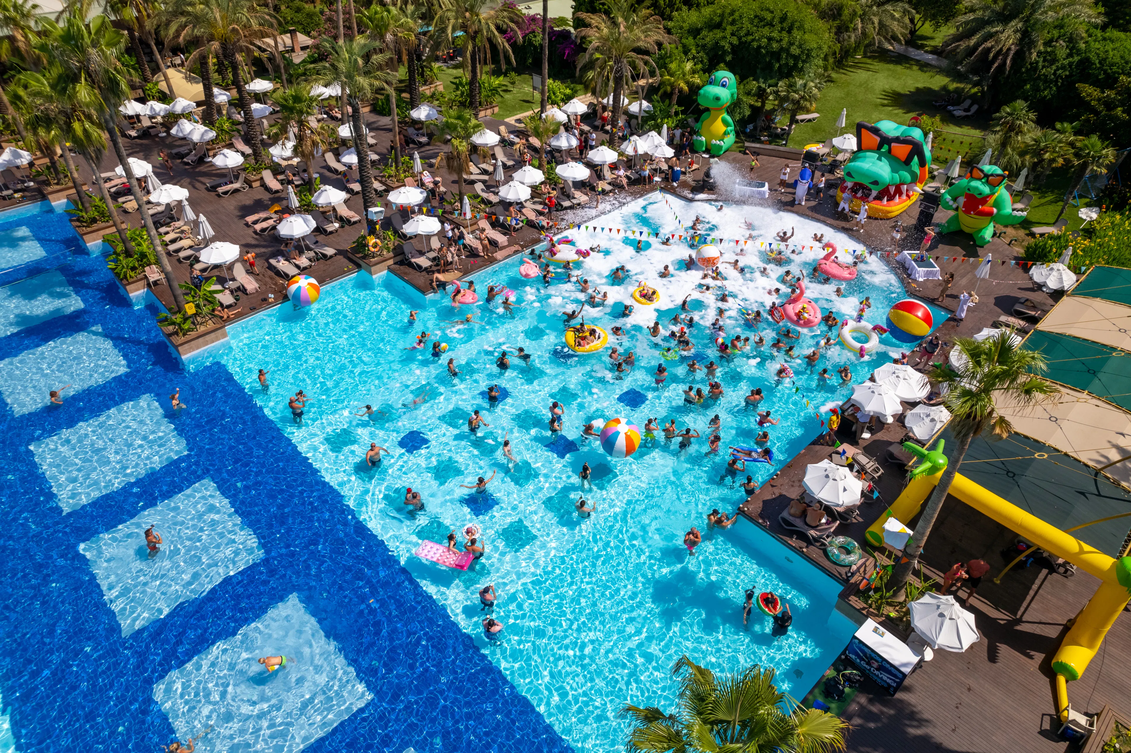 Concorde de Luxe Resort - pool