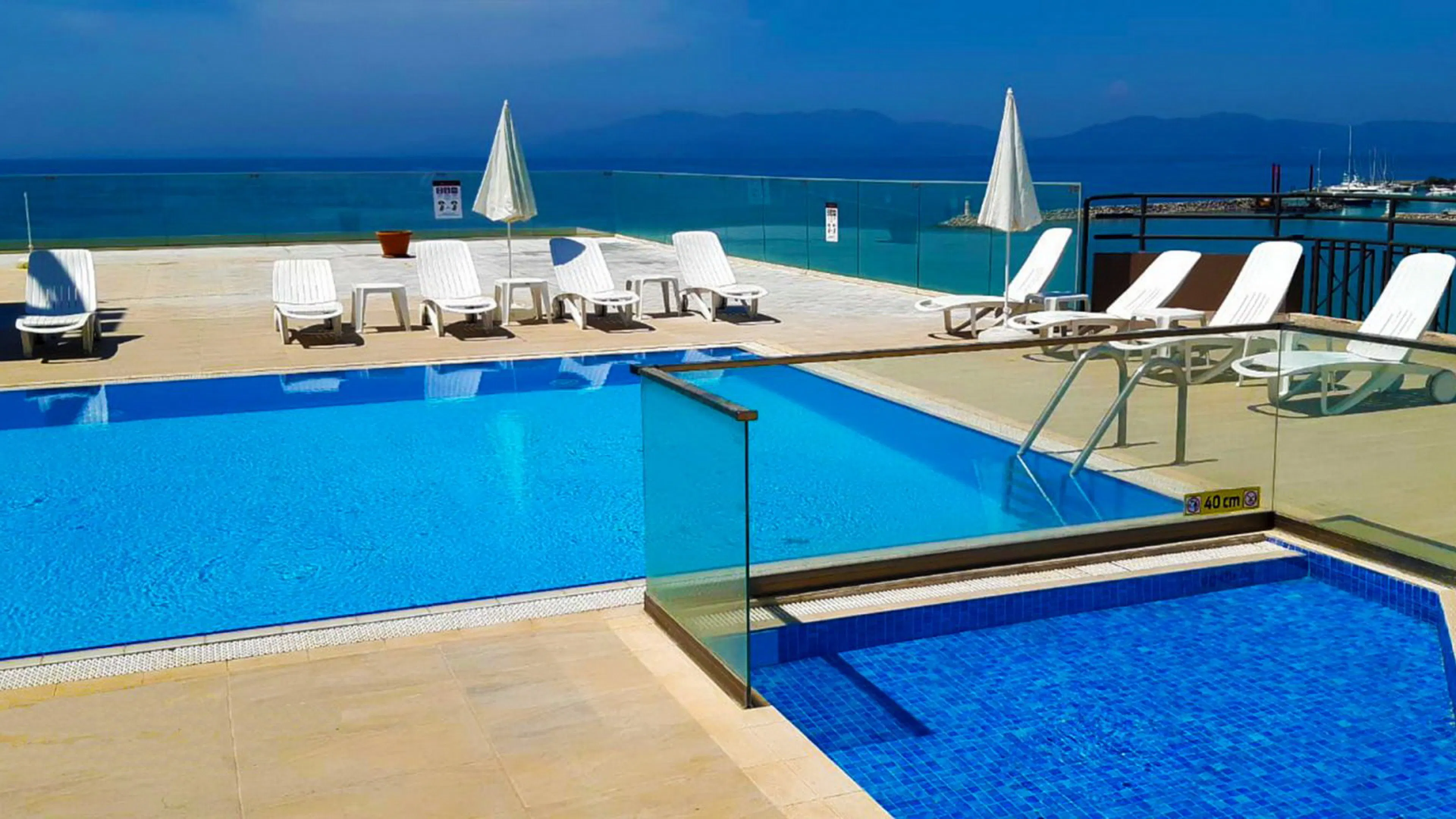 Derici Hotel - pool