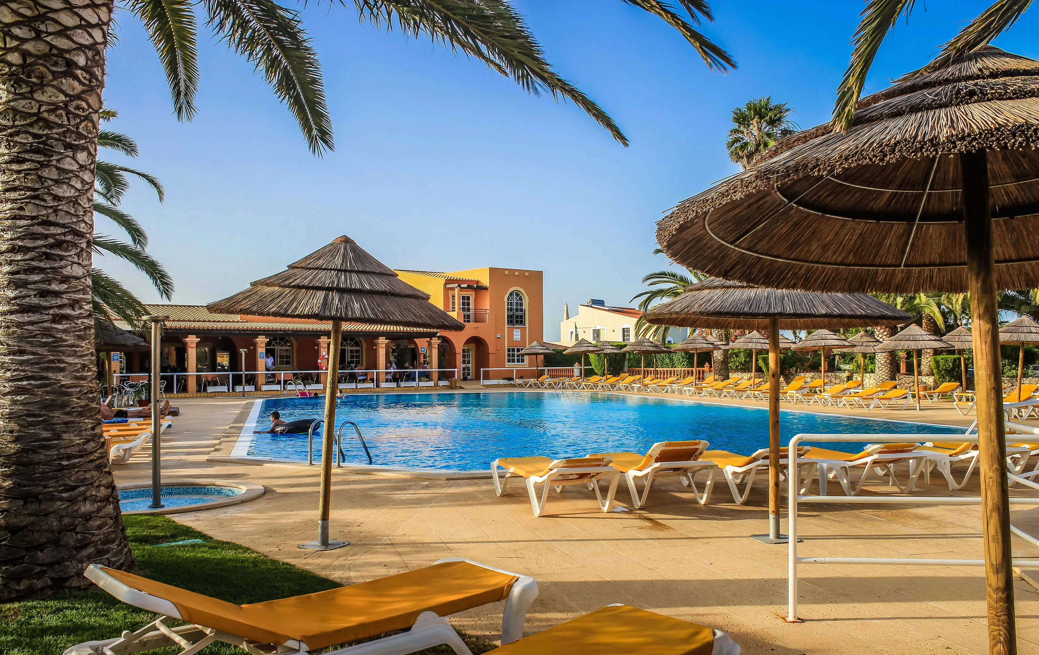 Colina Village Hotel - pool