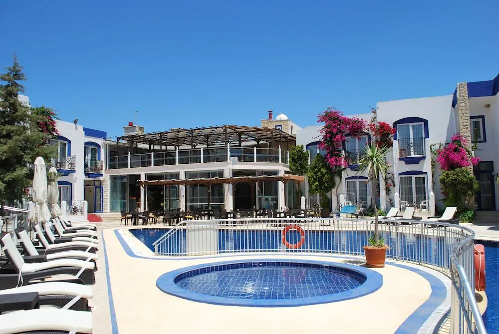 Serpina - pool
