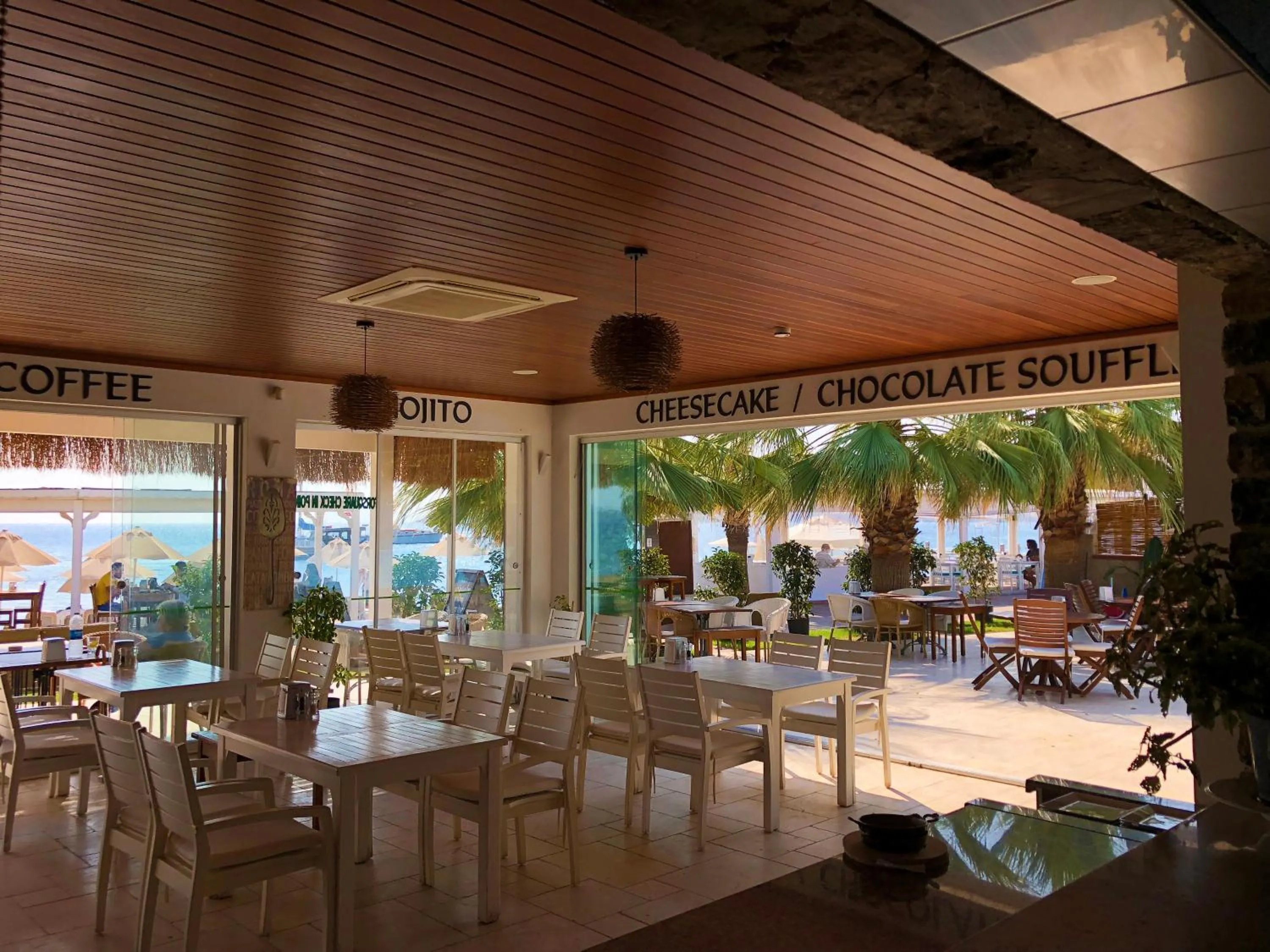 Zest Exclusive Hotel & Spa - foodAndBeverage