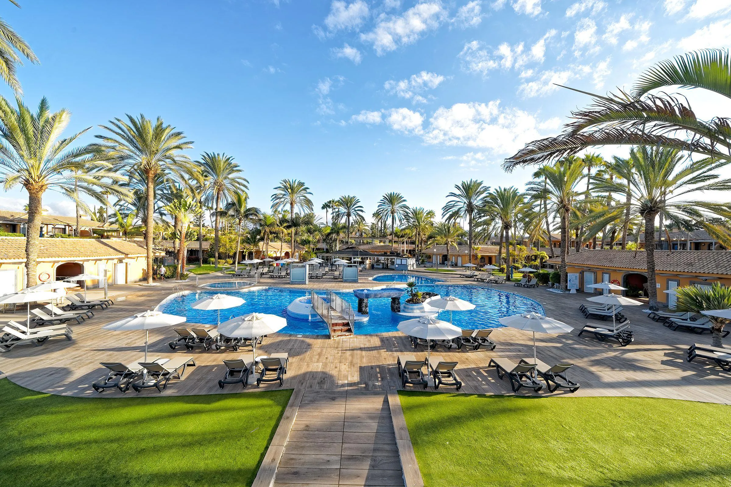 Suites & Villas by Dunas - pool
