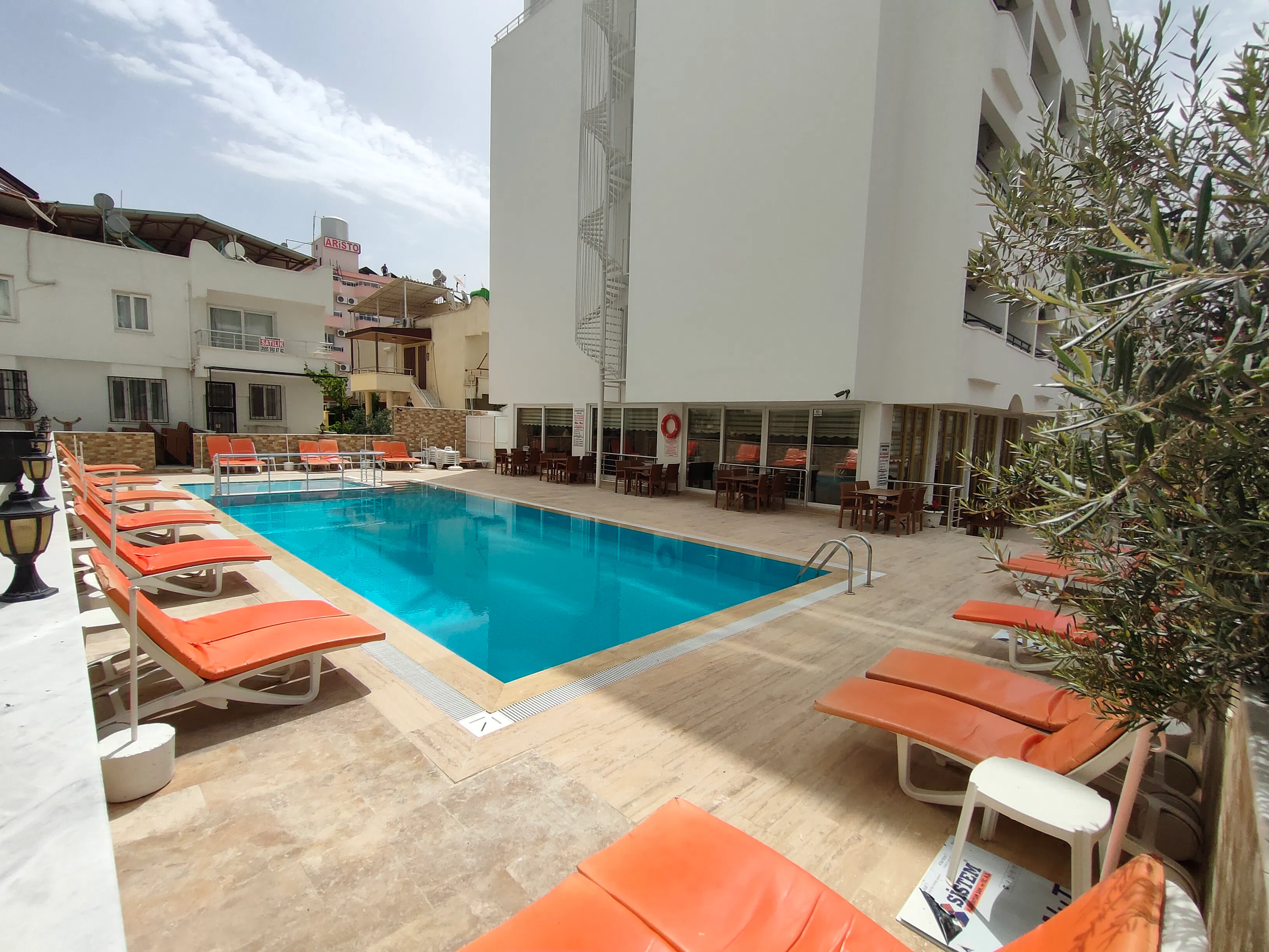 Altinersan - pool