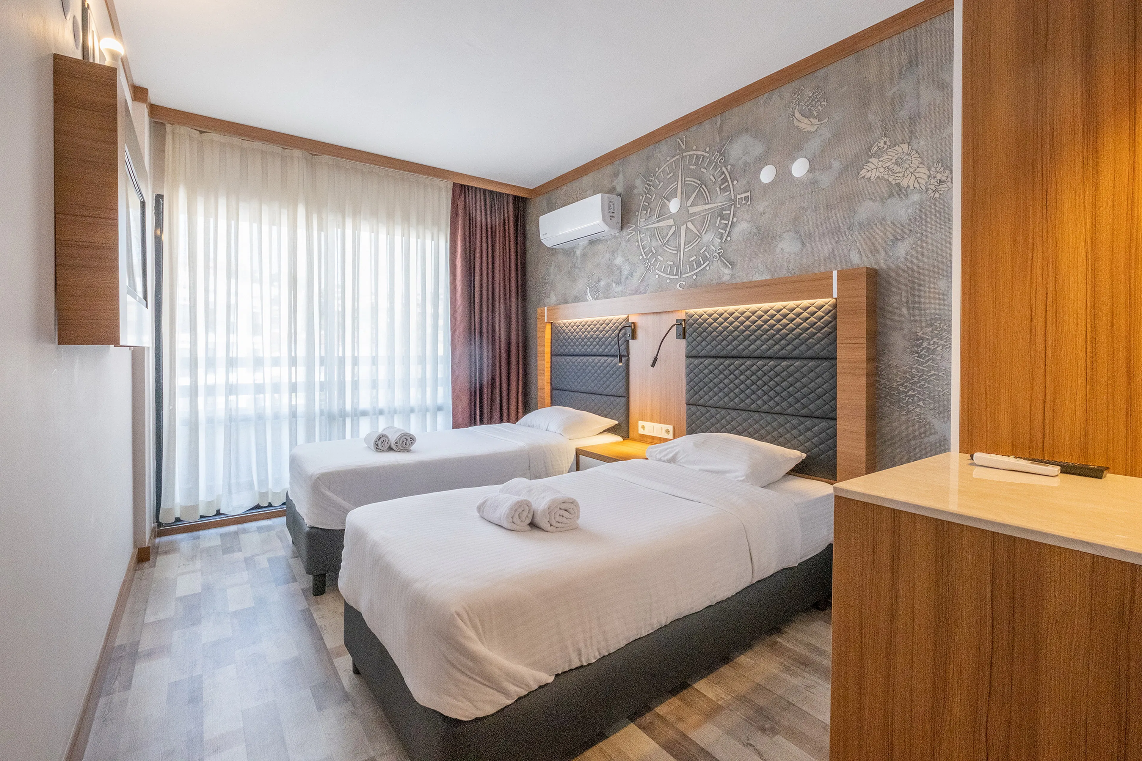 Room LAND VIEW