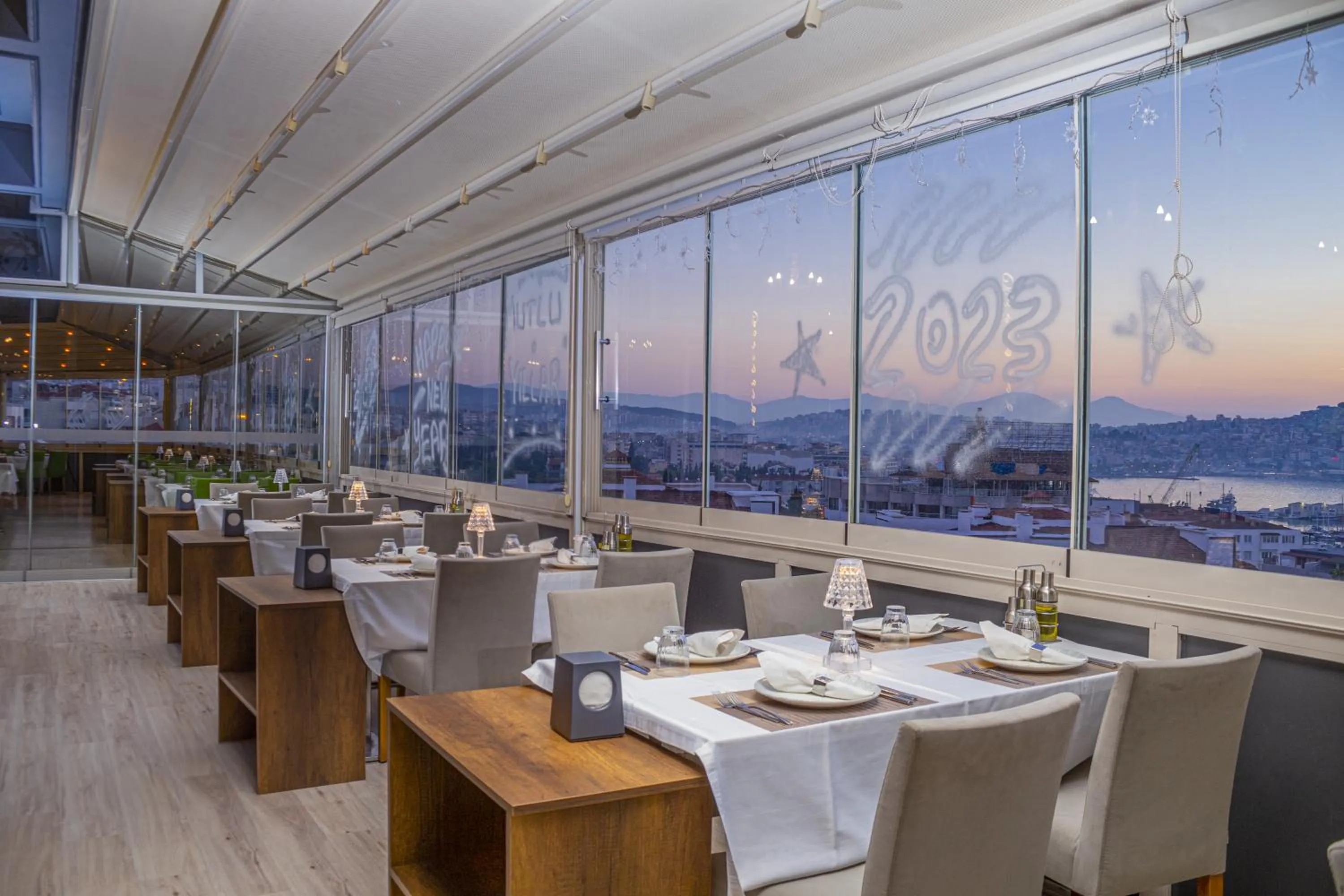 Suhan Seaport Hotel - foodAndBeverage